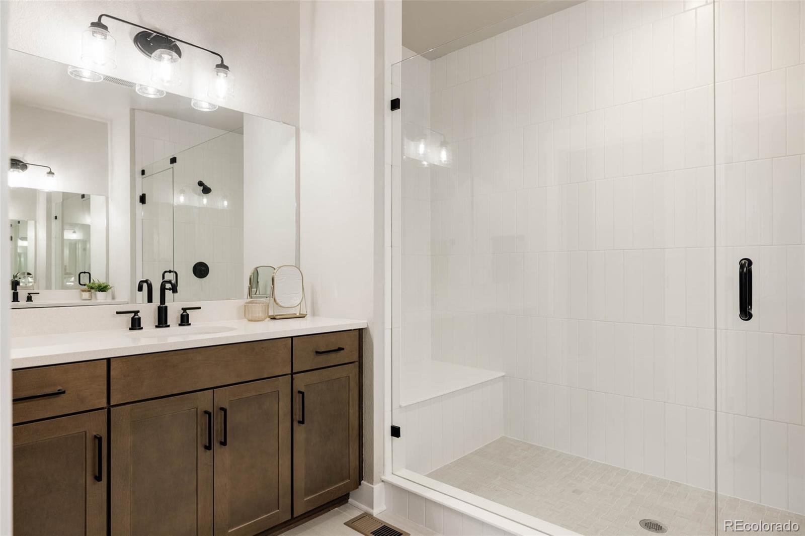 MLS Image #18 for 6303  elmira street,denver, Colorado