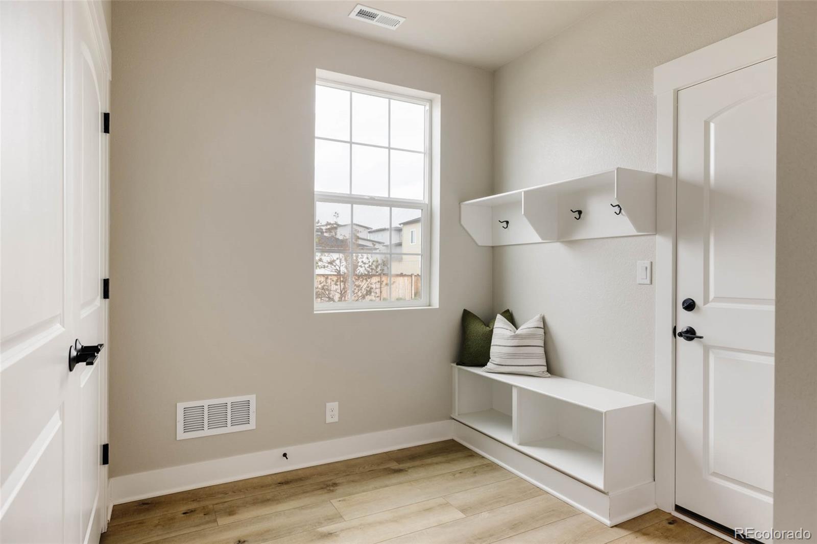 MLS Image #4 for 6303  elmira street,denver, Colorado