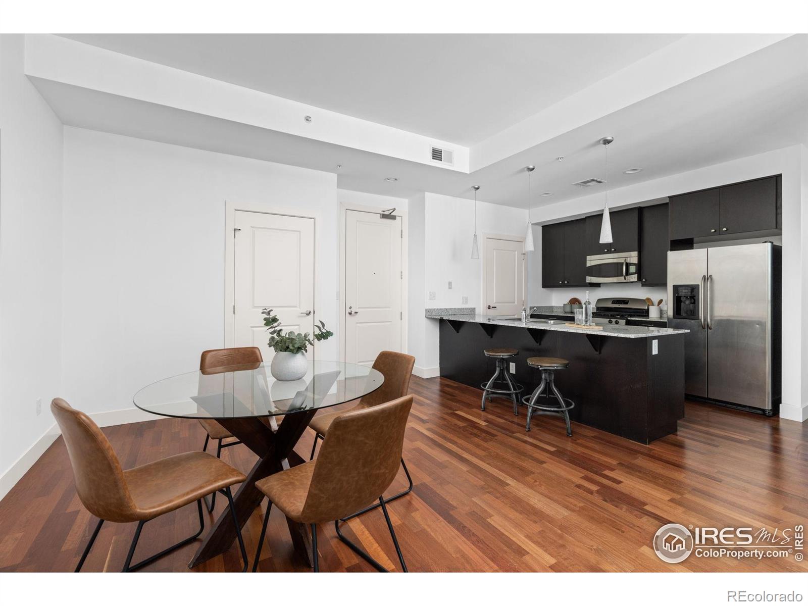 MLS Image #5 for 2001  lincoln street 2113,denver, Colorado