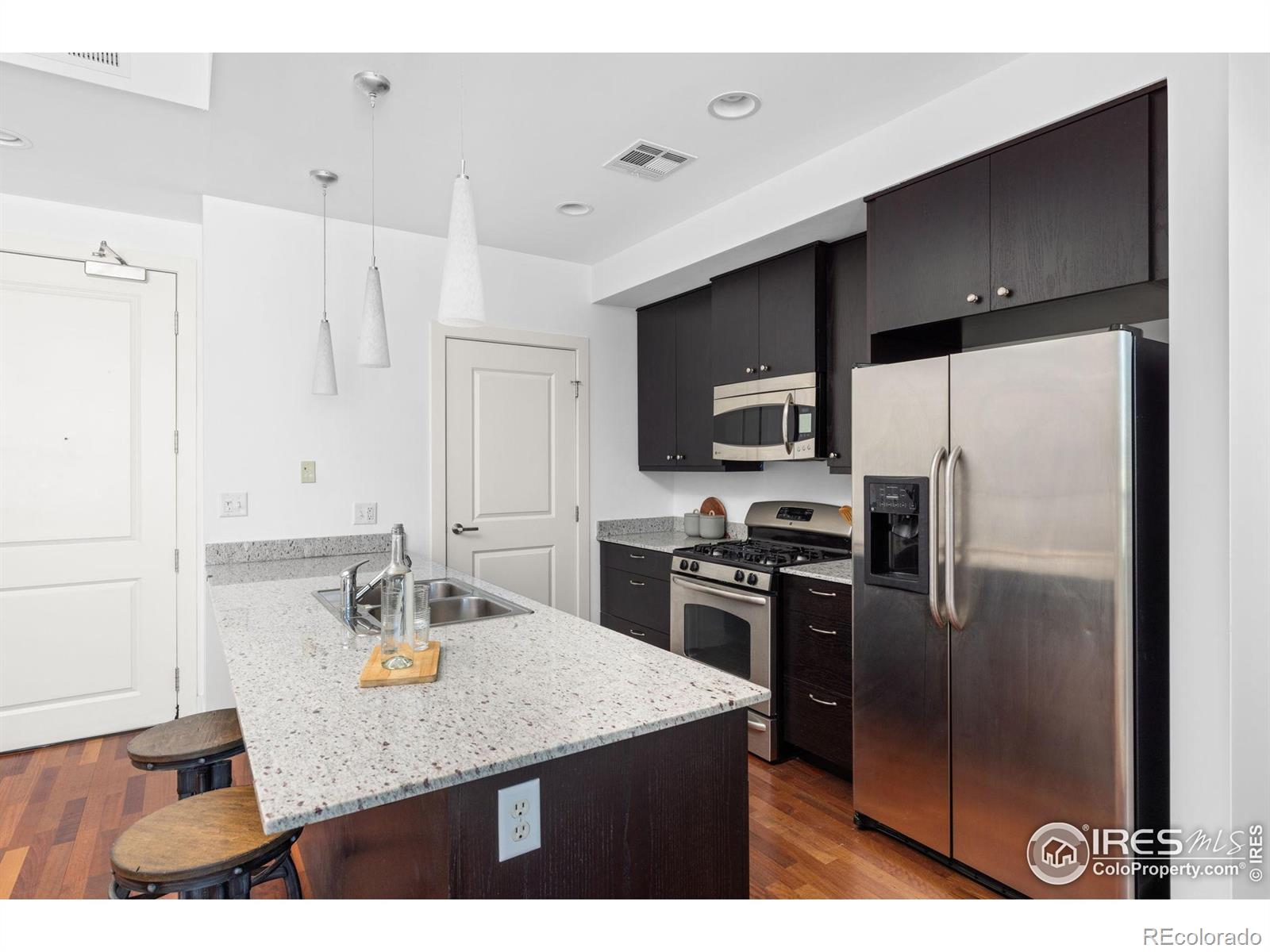 MLS Image #8 for 2001  lincoln street 2113,denver, Colorado