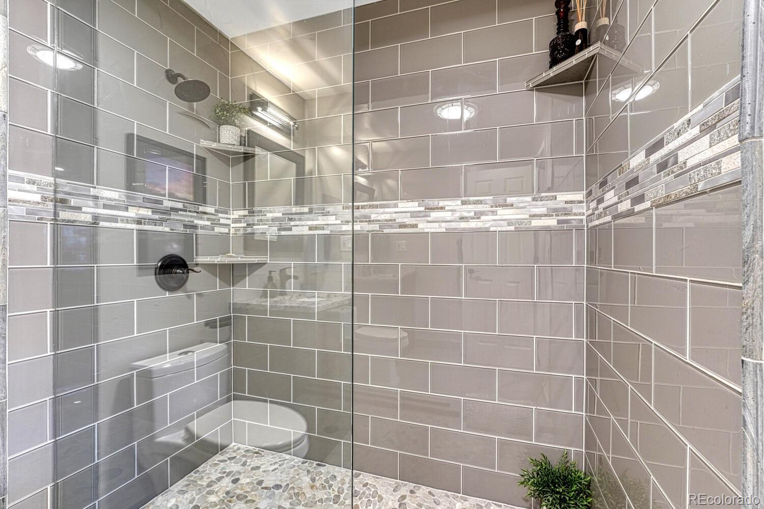 MLS Image #16 for 1729 n clarkson street,denver, Colorado