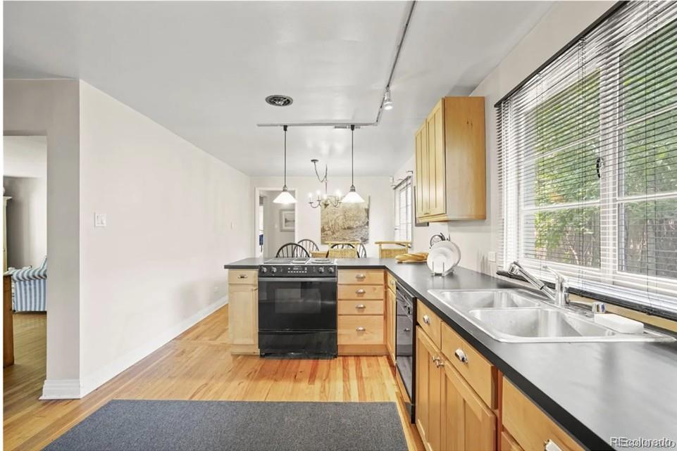 MLS Image #10 for 6235 e 6th avenue parkway,denver, Colorado