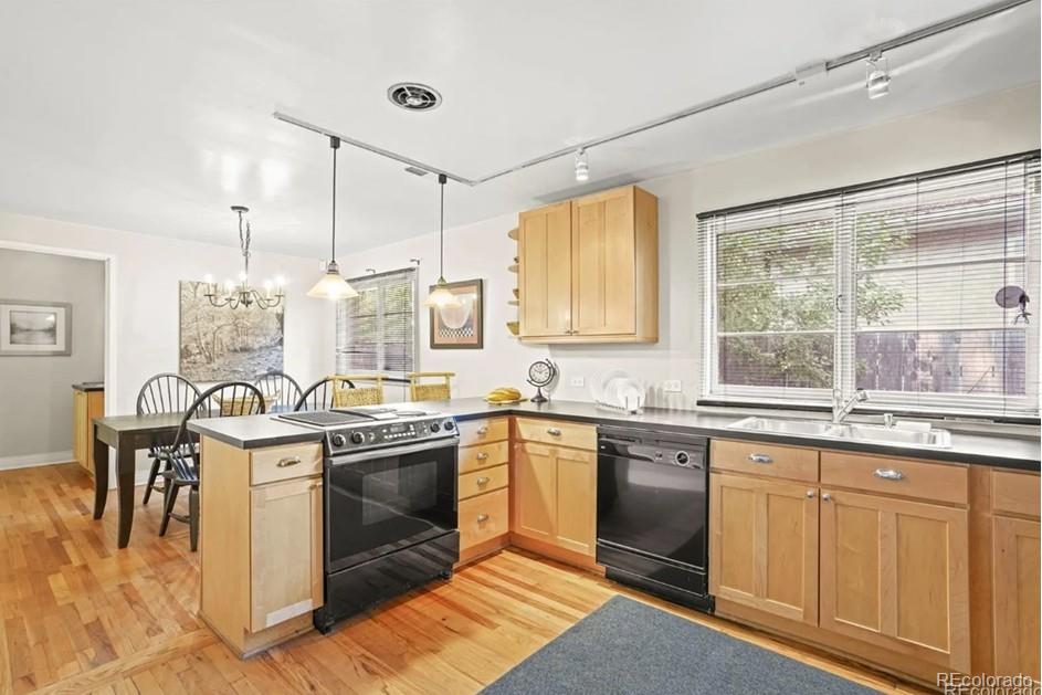 MLS Image #11 for 6235 e 6th avenue parkway,denver, Colorado