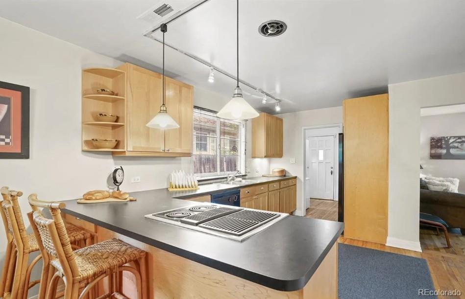 MLS Image #7 for 6235 e 6th avenue parkway,denver, Colorado