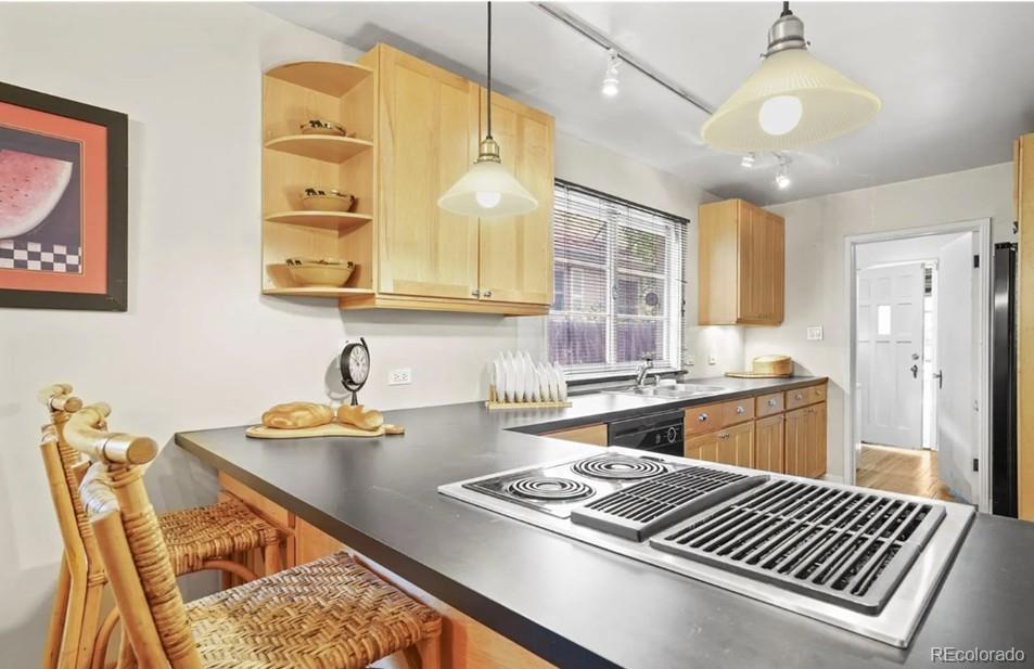 MLS Image #8 for 6235 e 6th avenue parkway,denver, Colorado