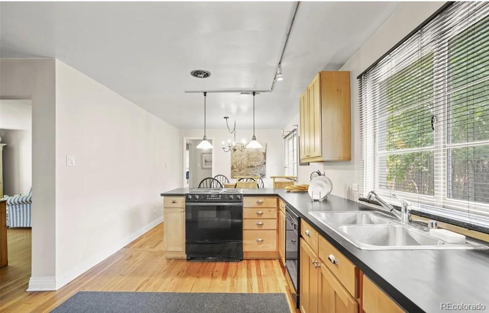 MLS Image #9 for 6235 e 6th avenue parkway,denver, Colorado