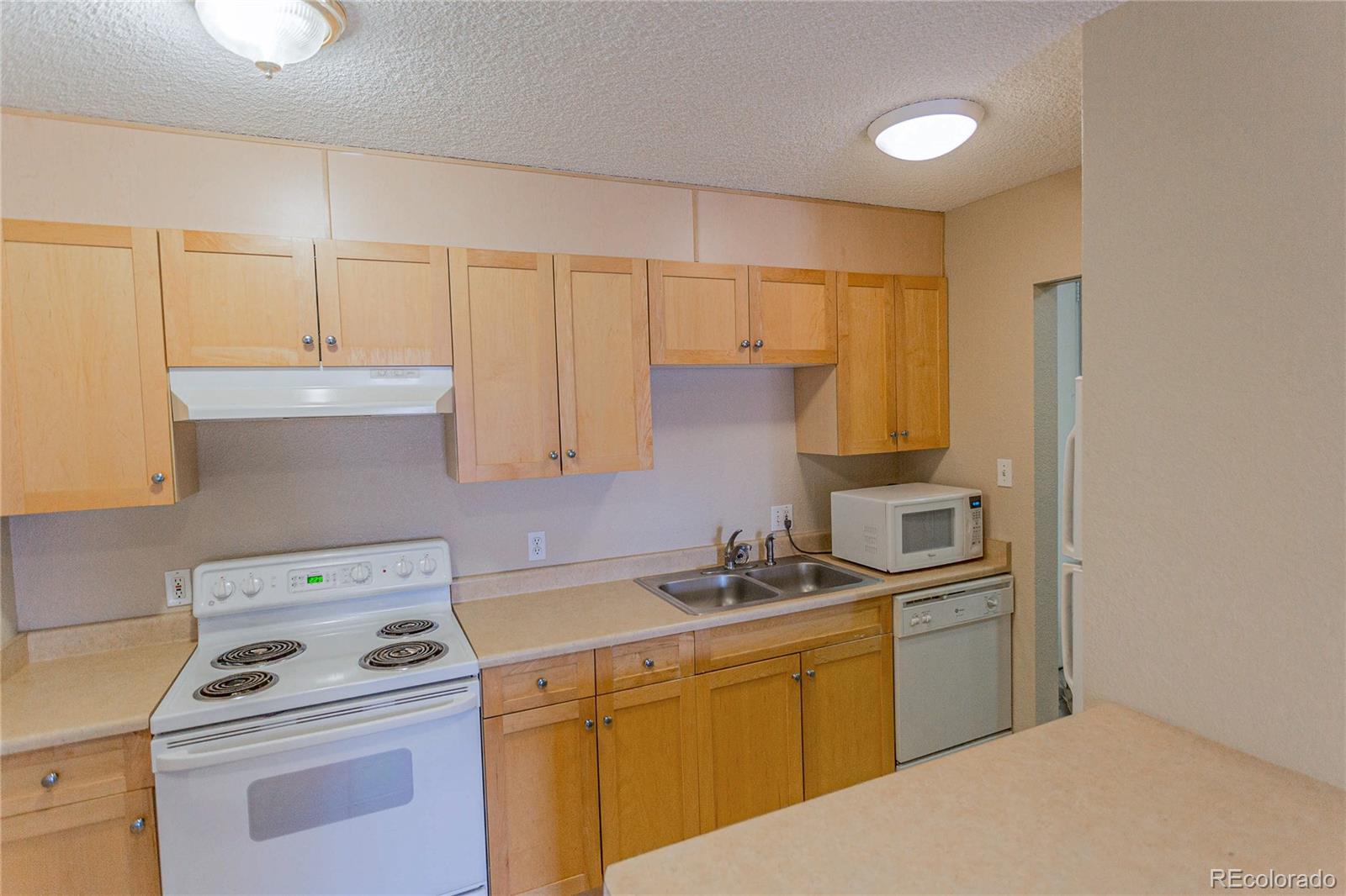 MLS Image #6 for 2500 s york street,denver, Colorado