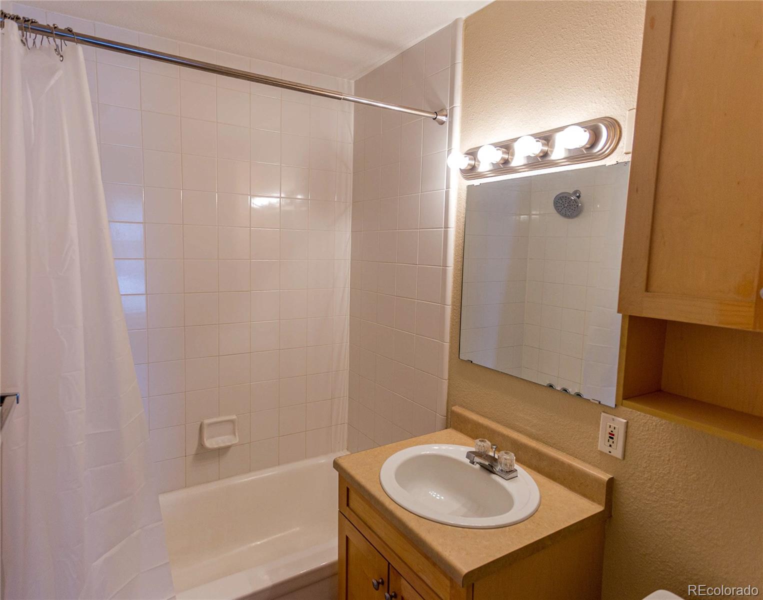 MLS Image #7 for 2500 s york street,denver, Colorado