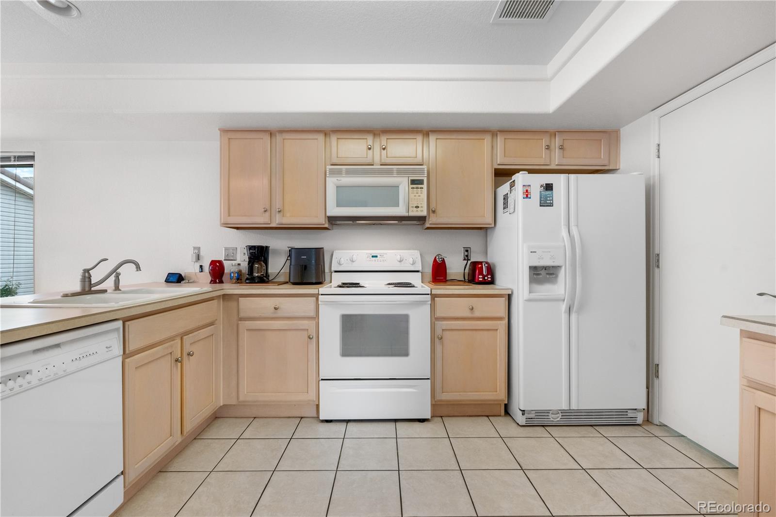 MLS Image #11 for 20835 e 47th avenue,denver, Colorado