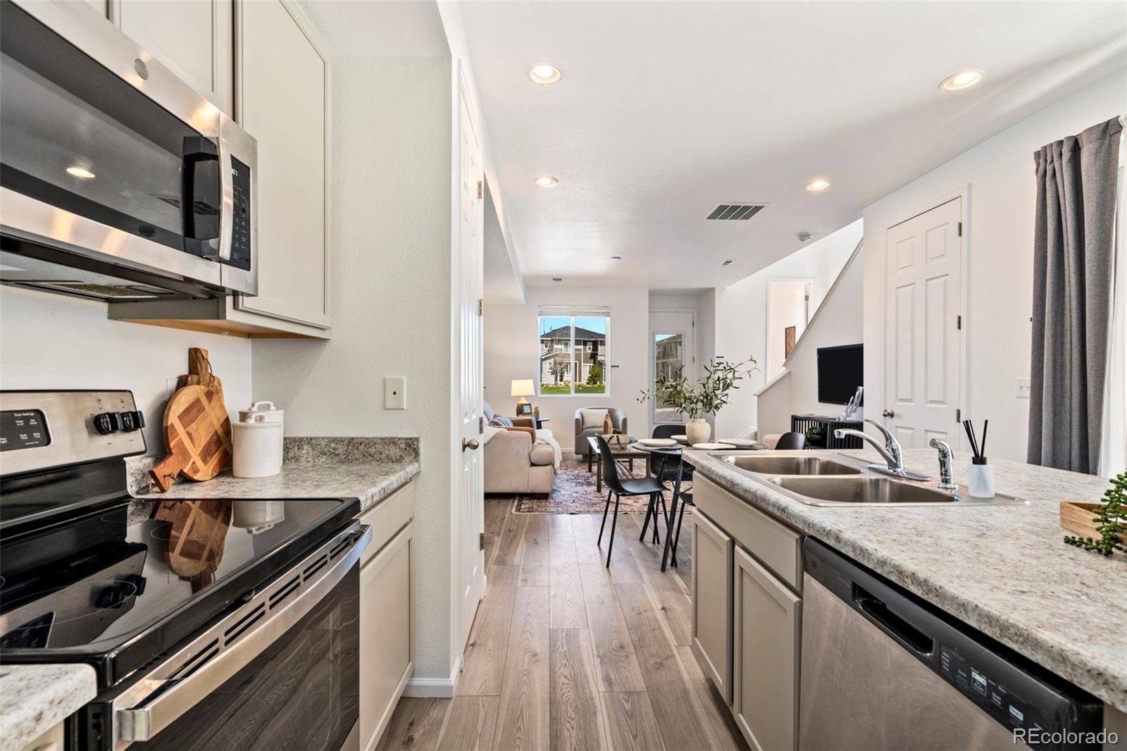 MLS Image #10 for 23527 e 5th place,aurora, Colorado