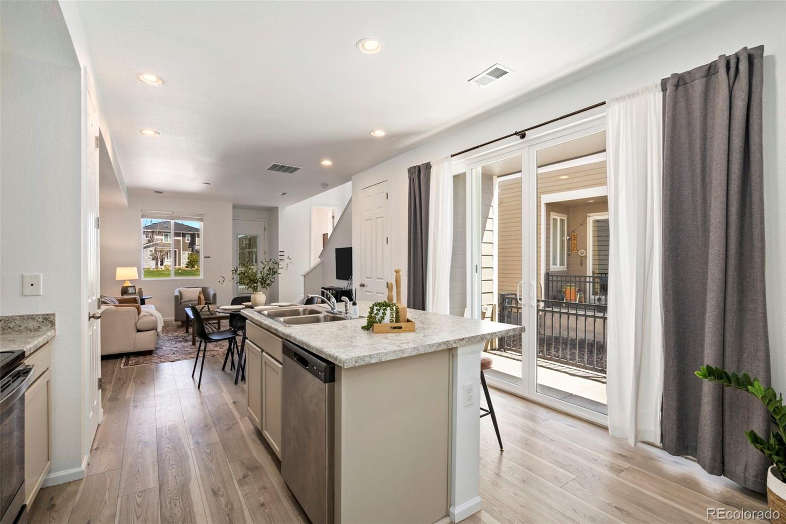 MLS Image #8 for 23527 e 5th place,aurora, Colorado