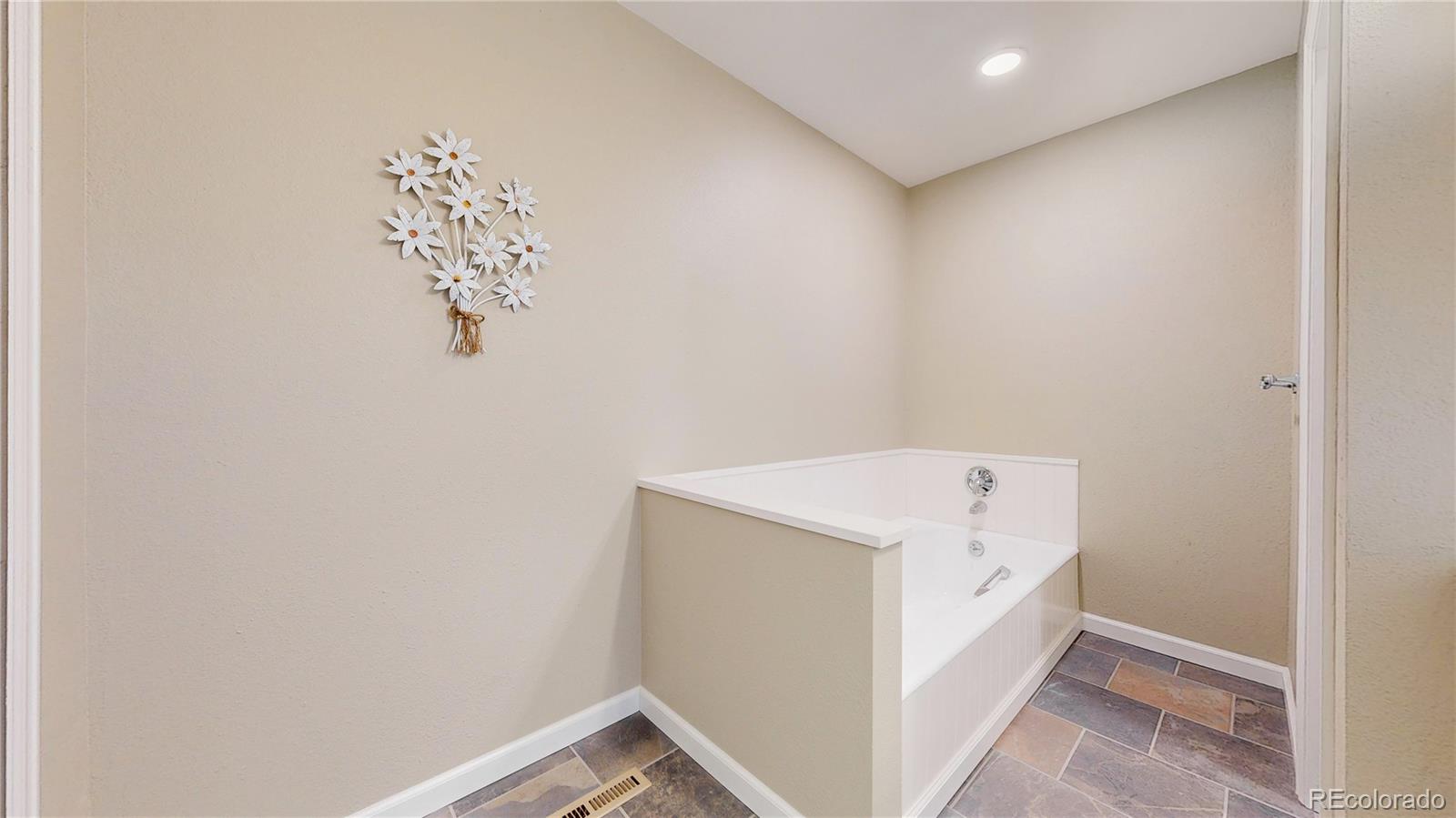 MLS Image #22 for 39 s scott drive,broomfield, Colorado