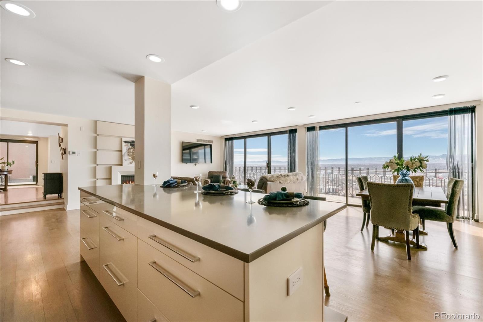 MLS Image #23 for 1020  15th street,denver, Colorado