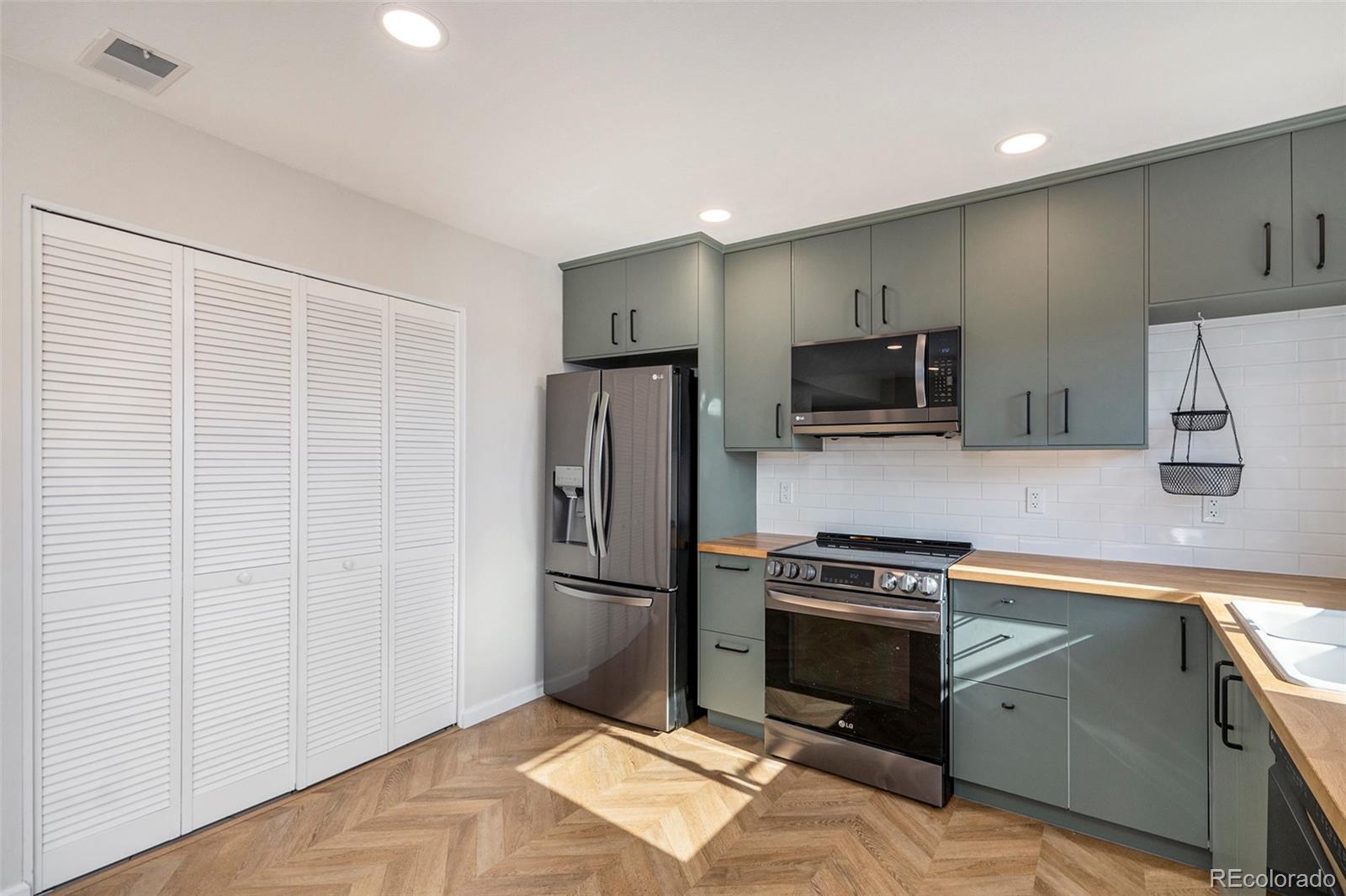 MLS Image #10 for 9272 e mansfield avenue,denver, Colorado