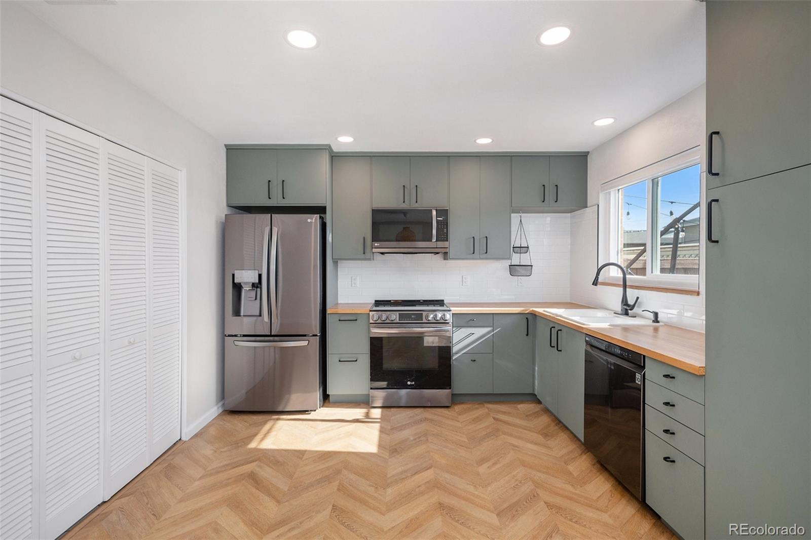 MLS Image #9 for 9272 e mansfield avenue,denver, Colorado