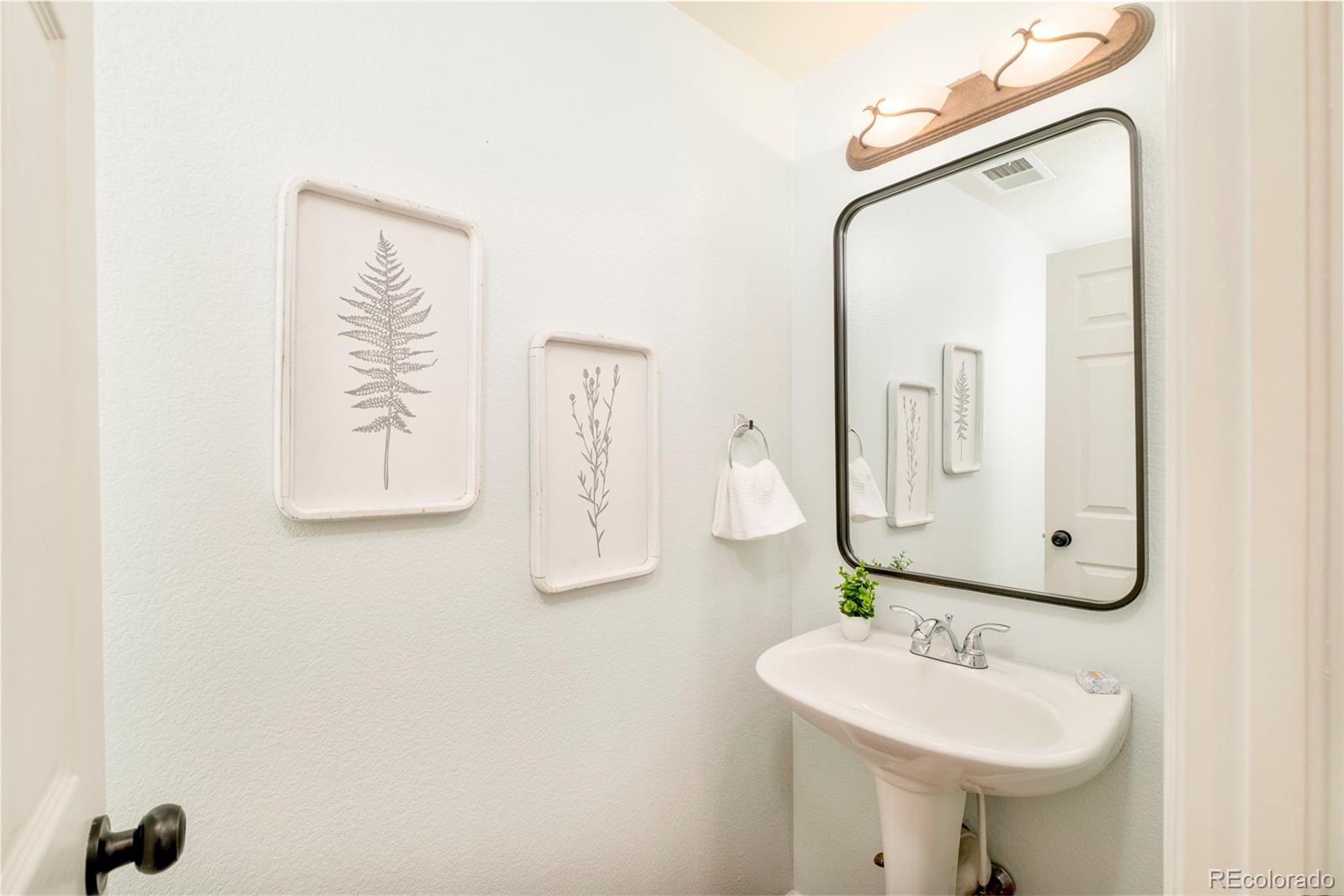 MLS Image #14 for 7777 e 23rd avenue,denver, Colorado