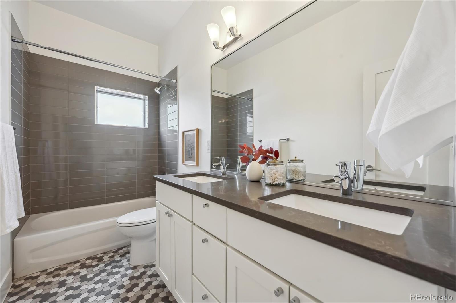 MLS Image #18 for 1016  31st street,denver, Colorado