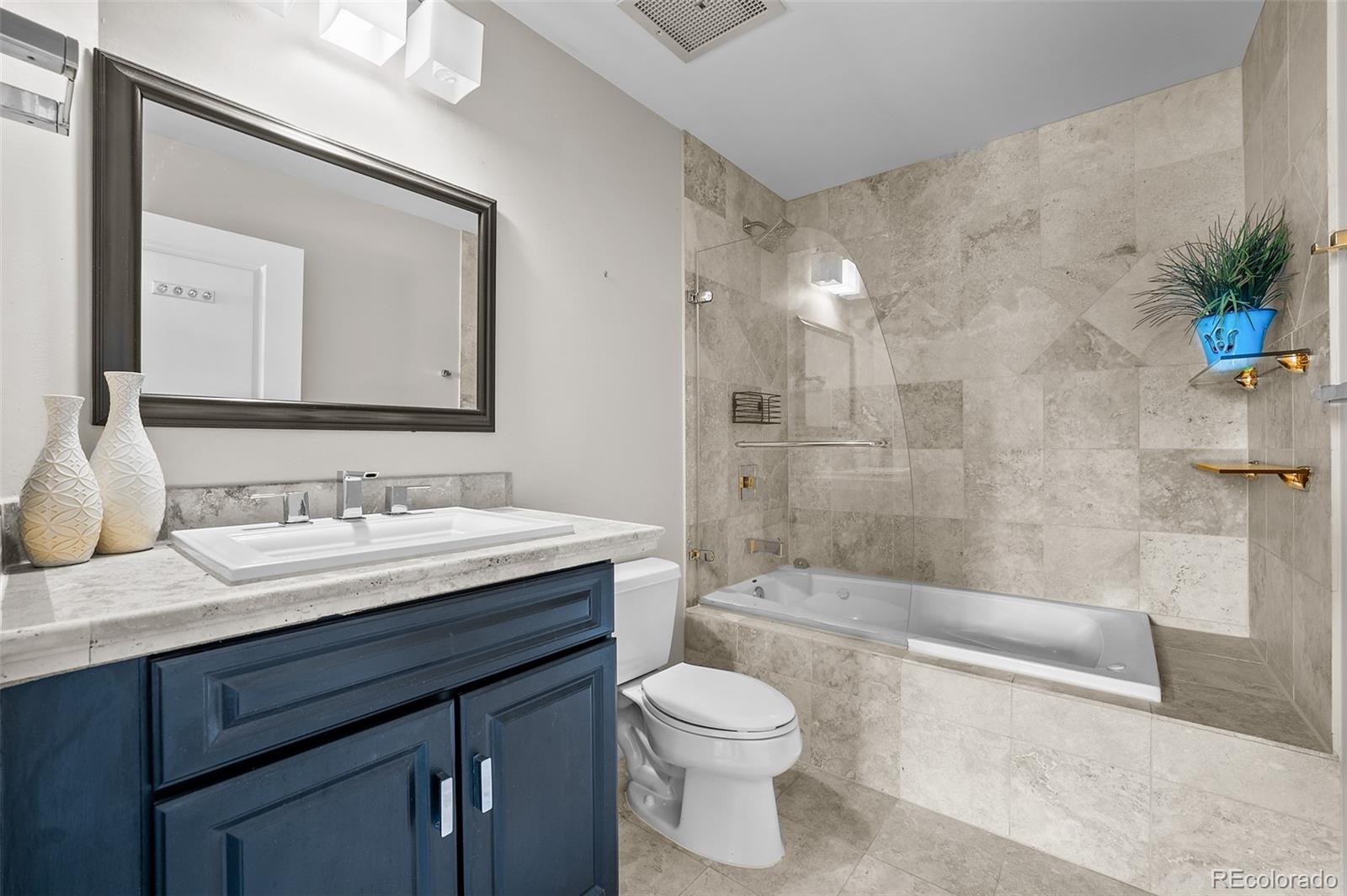 MLS Image #12 for 975 n lincoln street,denver, Colorado