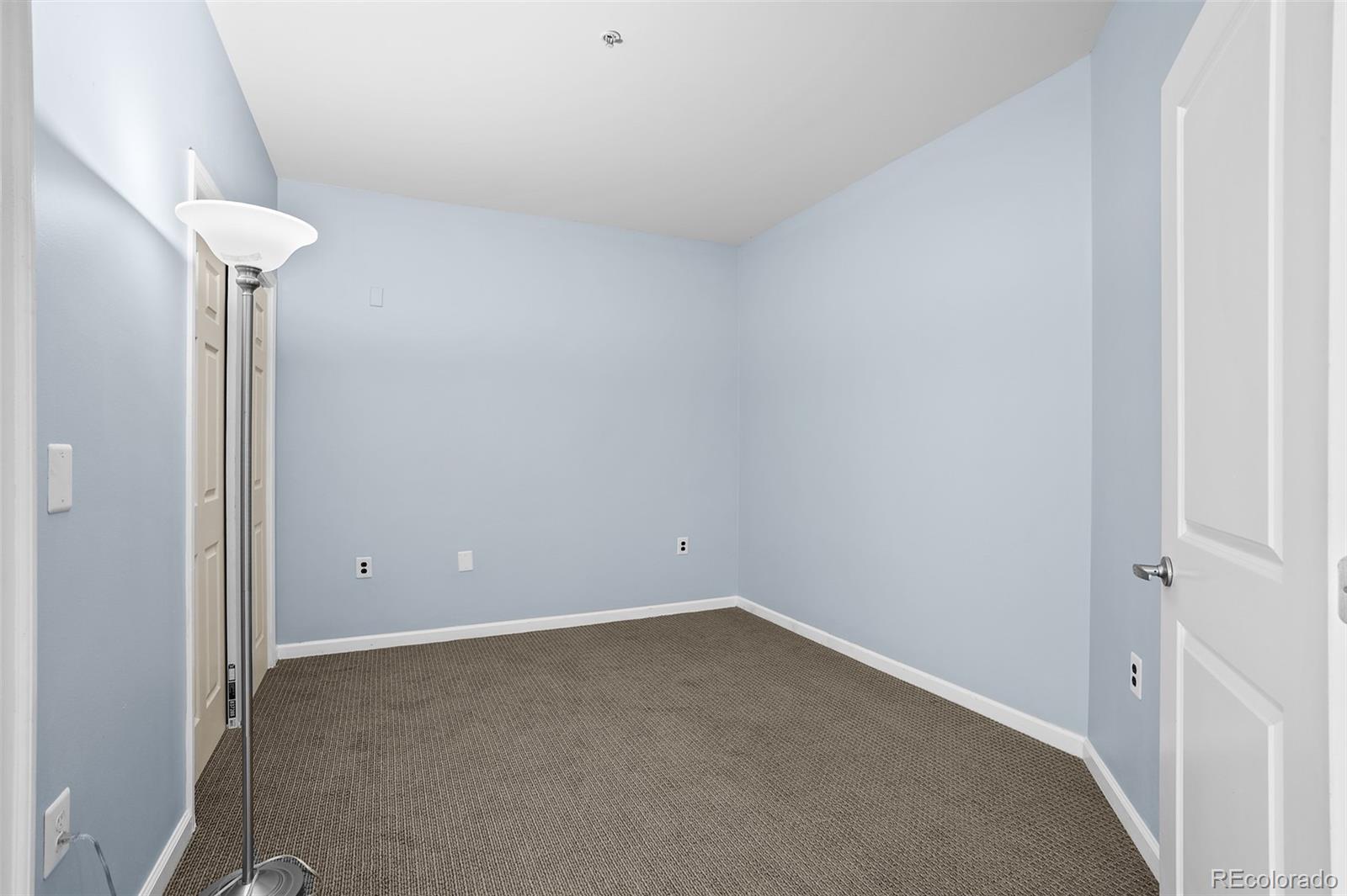 MLS Image #13 for 975 n lincoln street,denver, Colorado