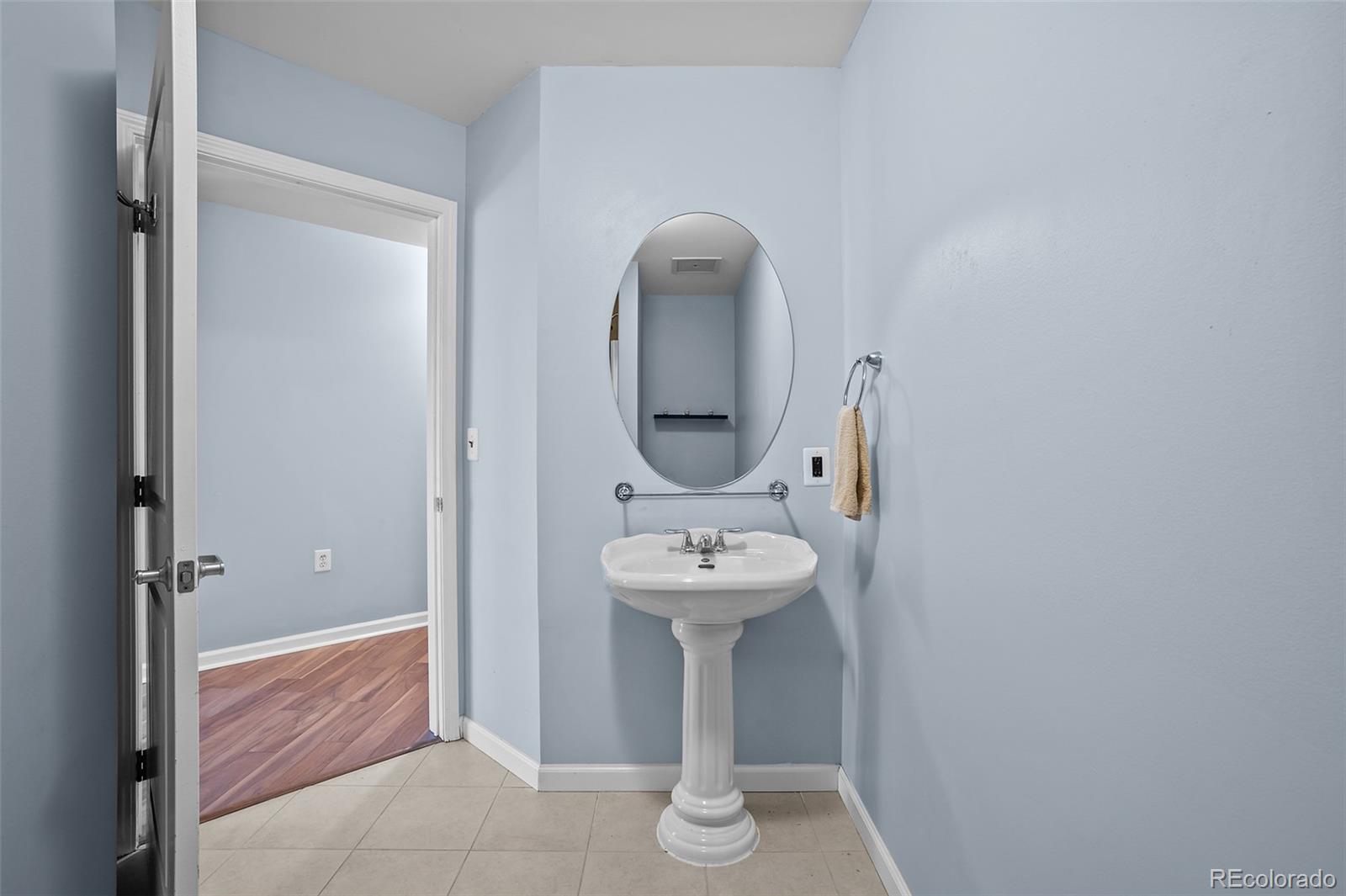MLS Image #14 for 975 n lincoln street,denver, Colorado