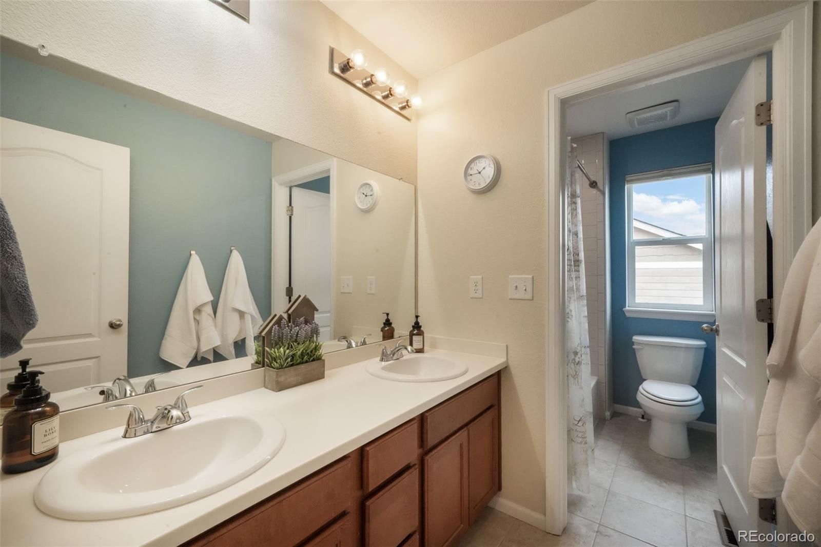 MLS Image #31 for 823  spectrum loop,colorado springs, Colorado
