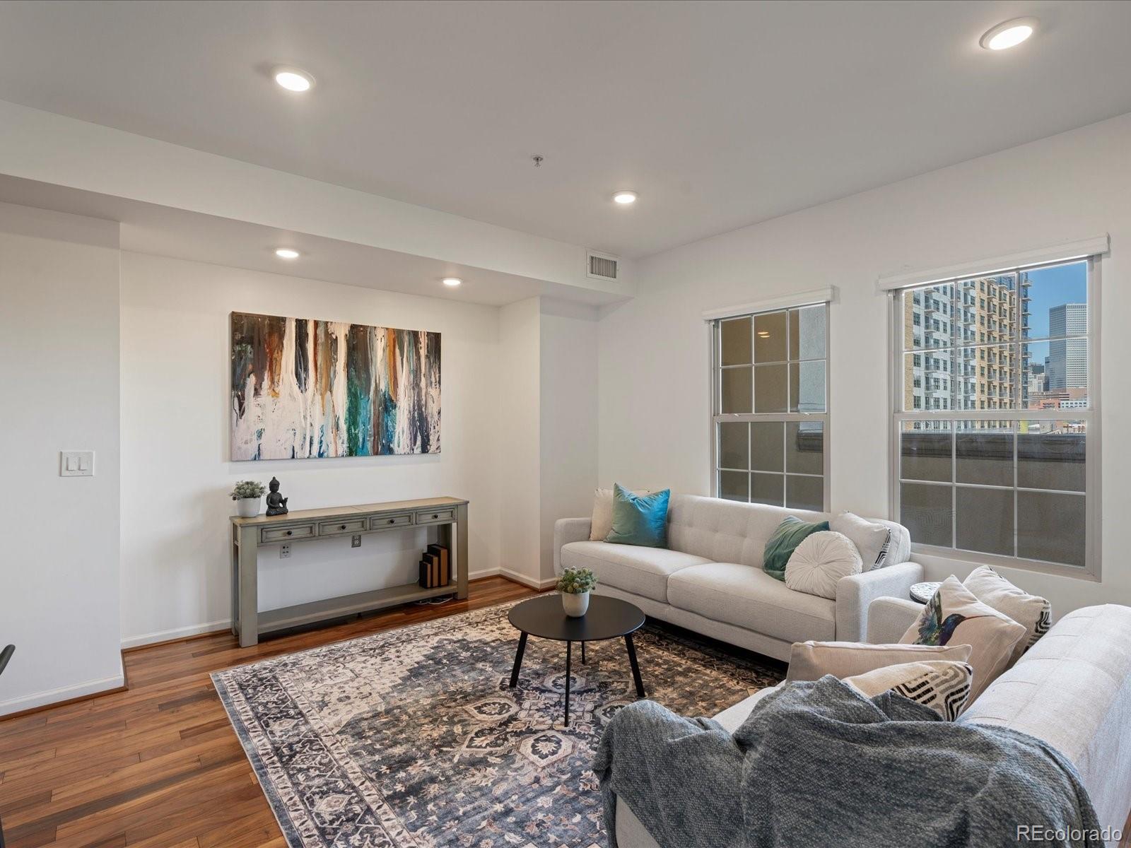 MLS Image #11 for 975 n lincoln street,denver, Colorado