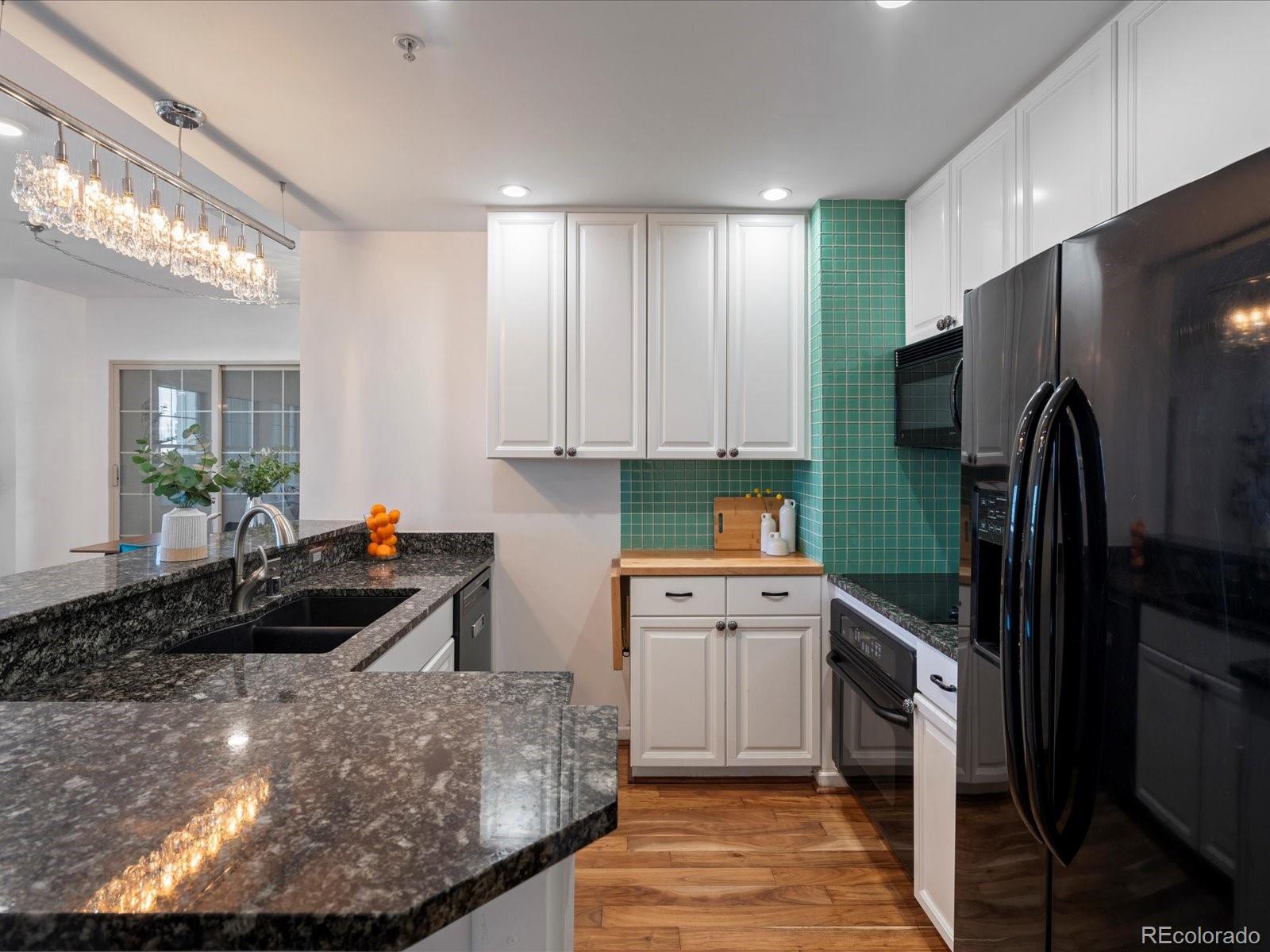 MLS Image #14 for 975 n lincoln street,denver, Colorado