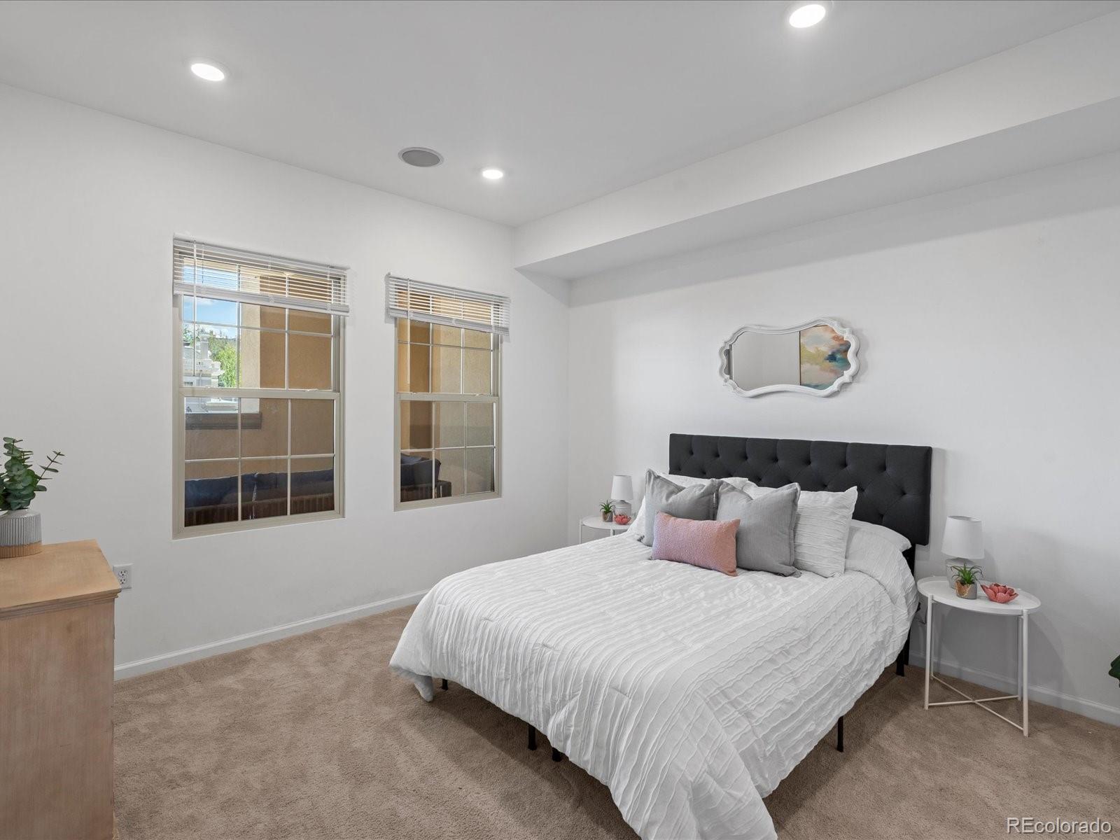 MLS Image #16 for 975 n lincoln street,denver, Colorado