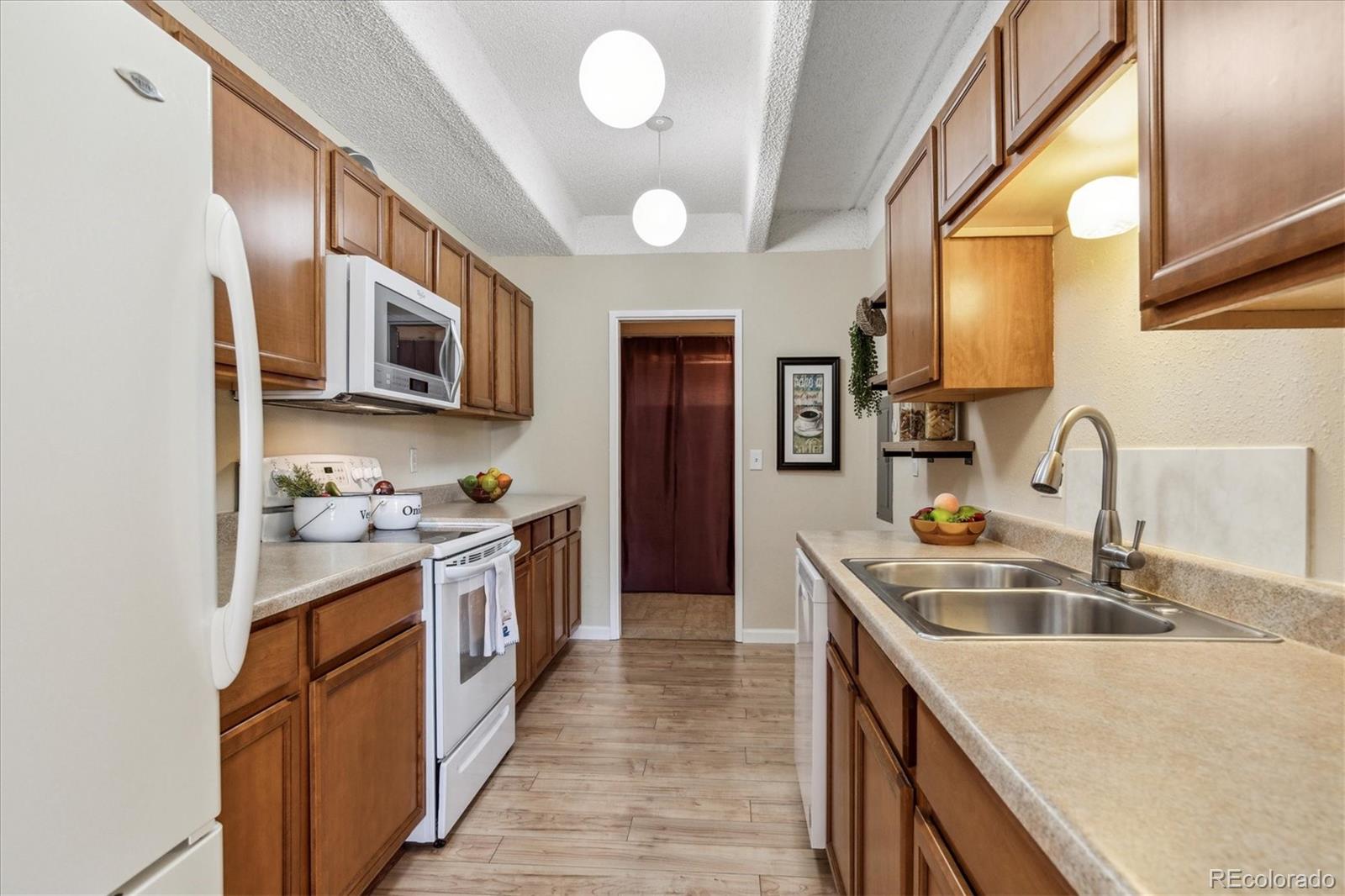 MLS Image #5 for 7877 e mississippi avenue,denver, Colorado
