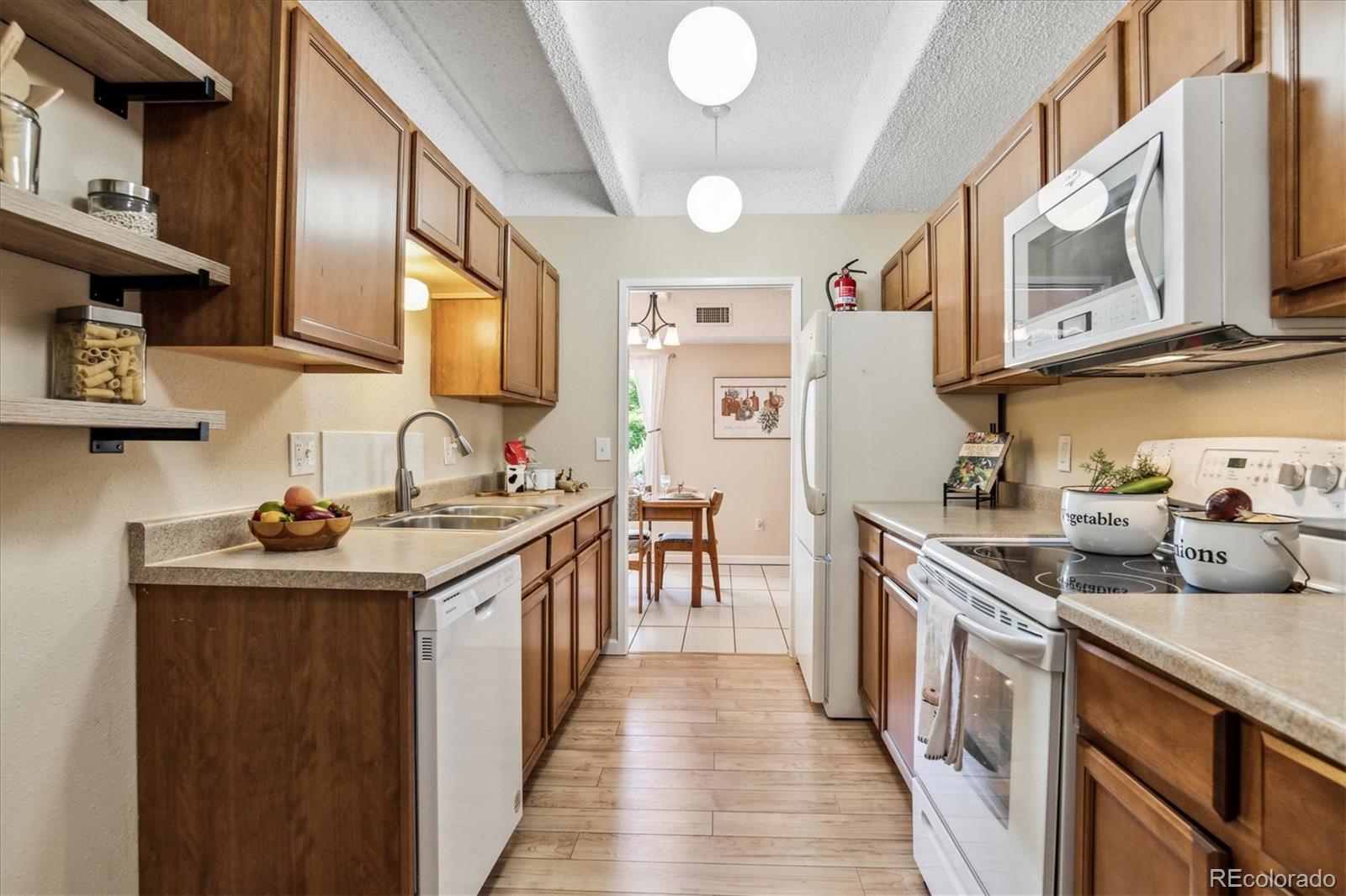 MLS Image #6 for 7877 e mississippi avenue,denver, Colorado