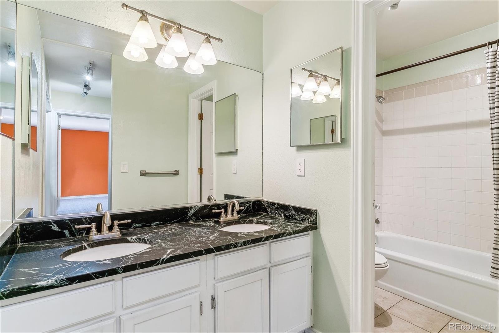MLS Image #11 for 1160 s clinton street,denver, Colorado