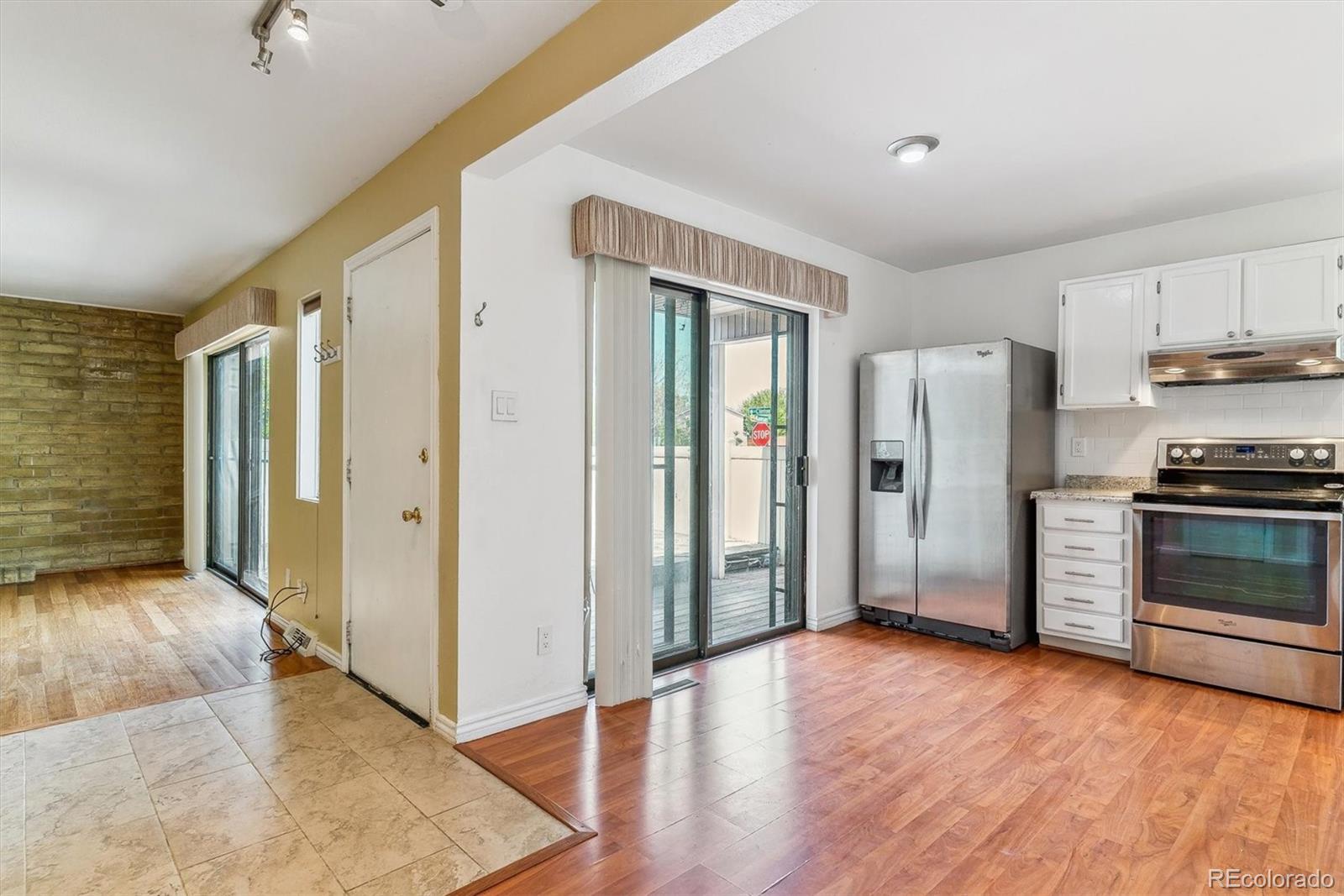 MLS Image #3 for 1160 s clinton street,denver, Colorado