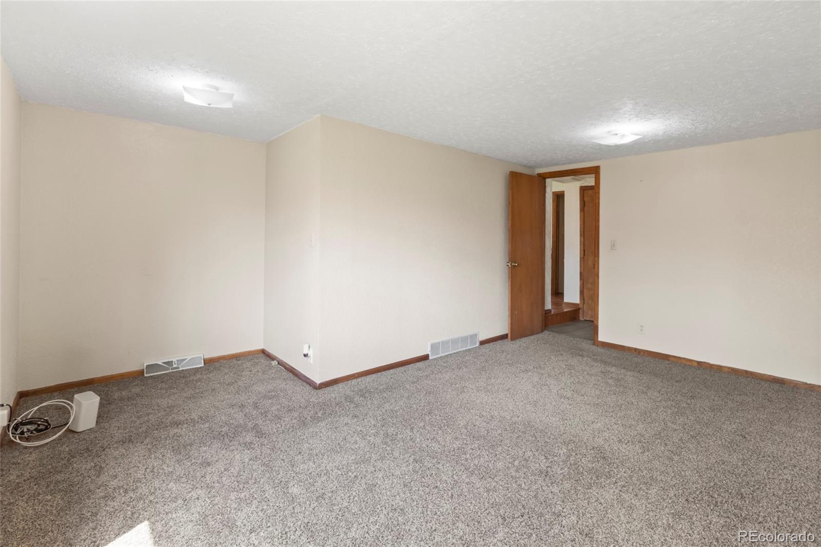 MLS Image #17 for 1400 s knox court,denver, Colorado