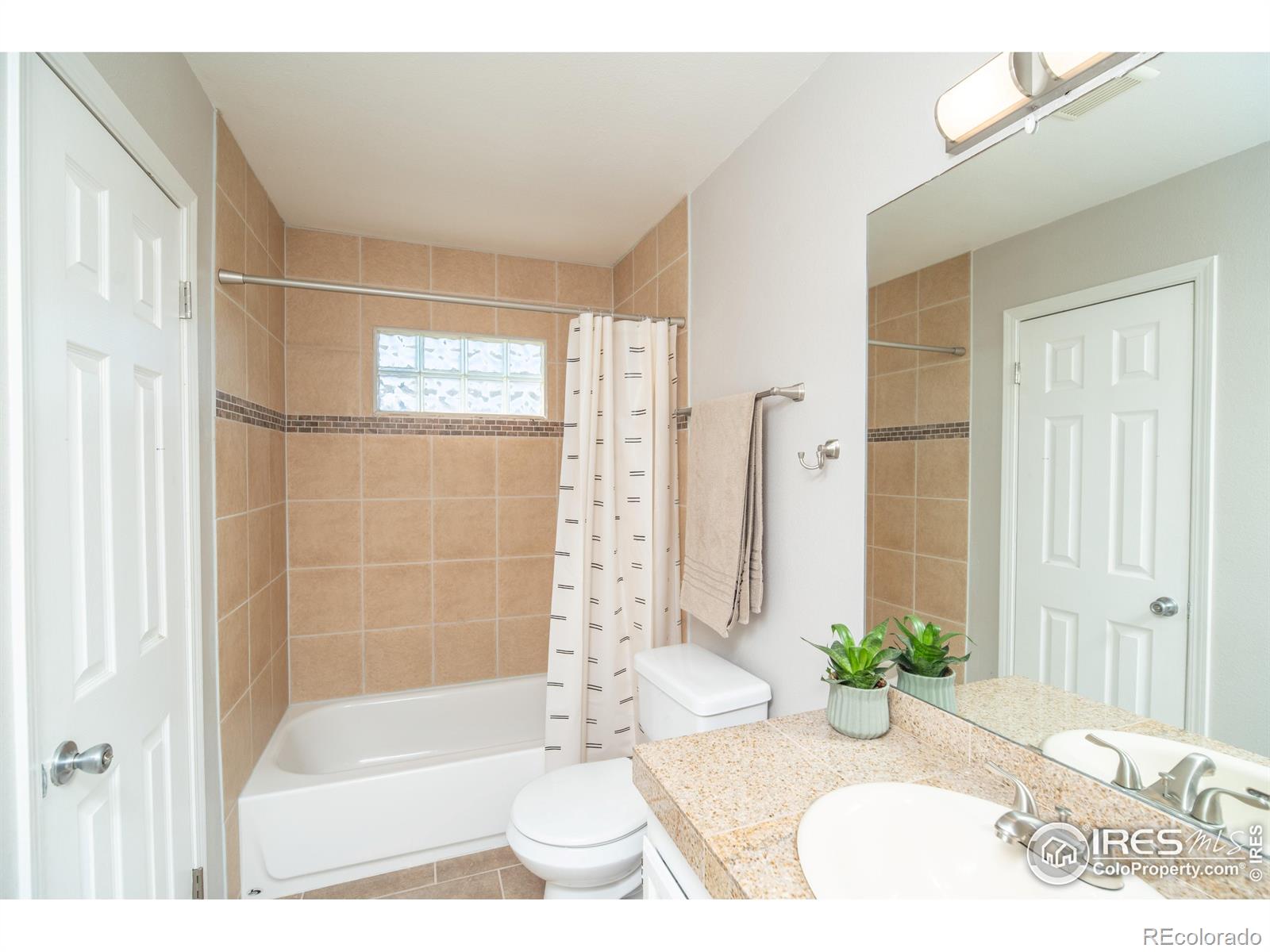 MLS Image #14 for 87  macon court,aurora, Colorado