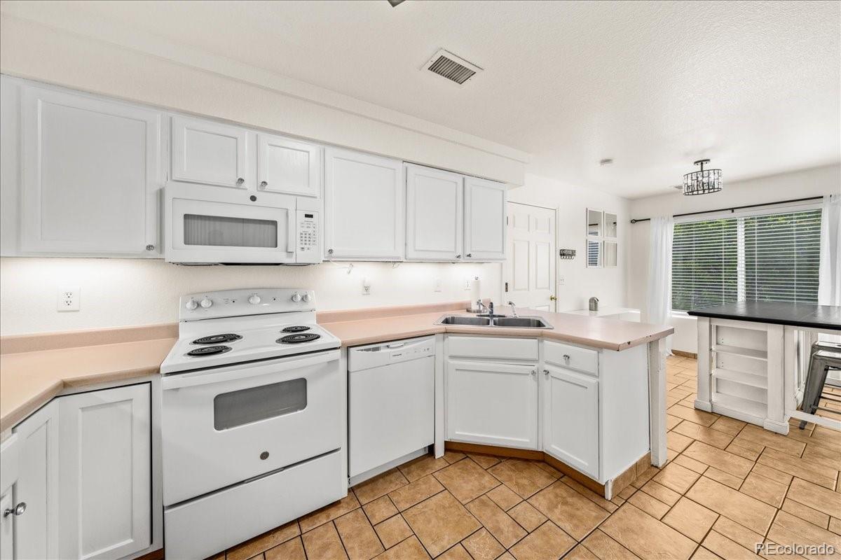 MLS Image #8 for 21562 e 47th avenue,denver, Colorado