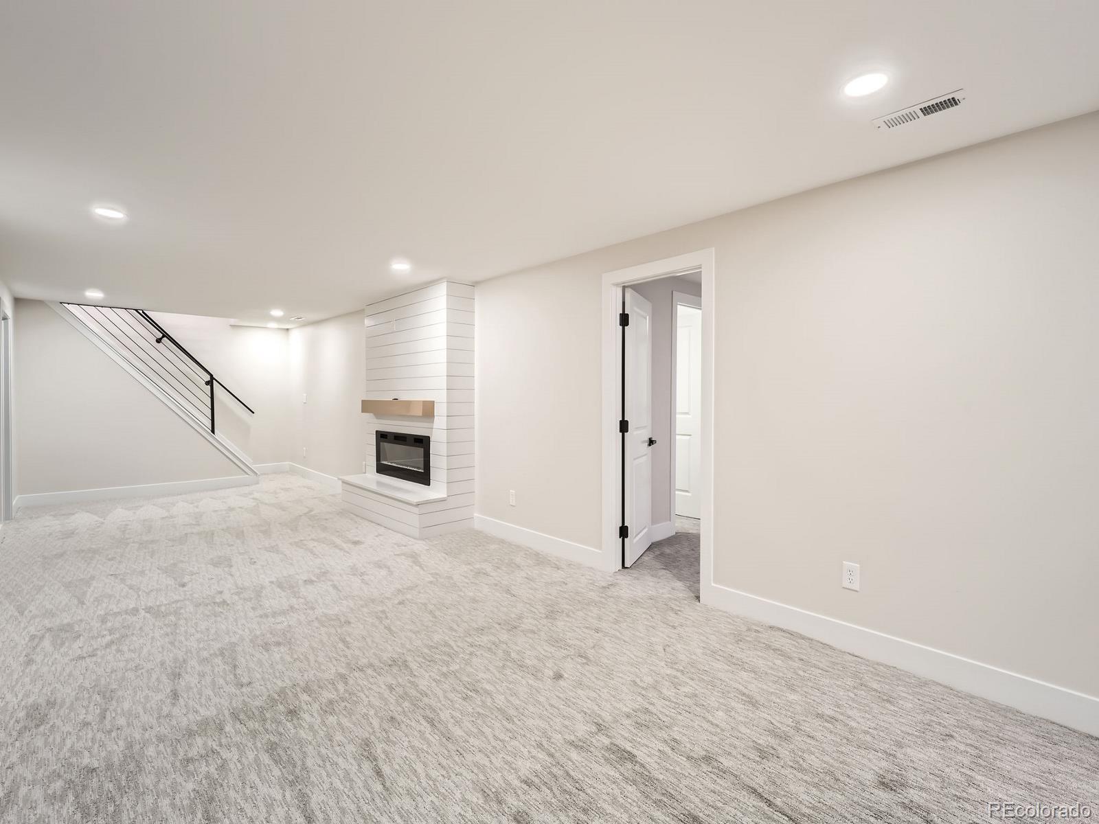 MLS Image #18 for 3082 s florence court,denver, Colorado