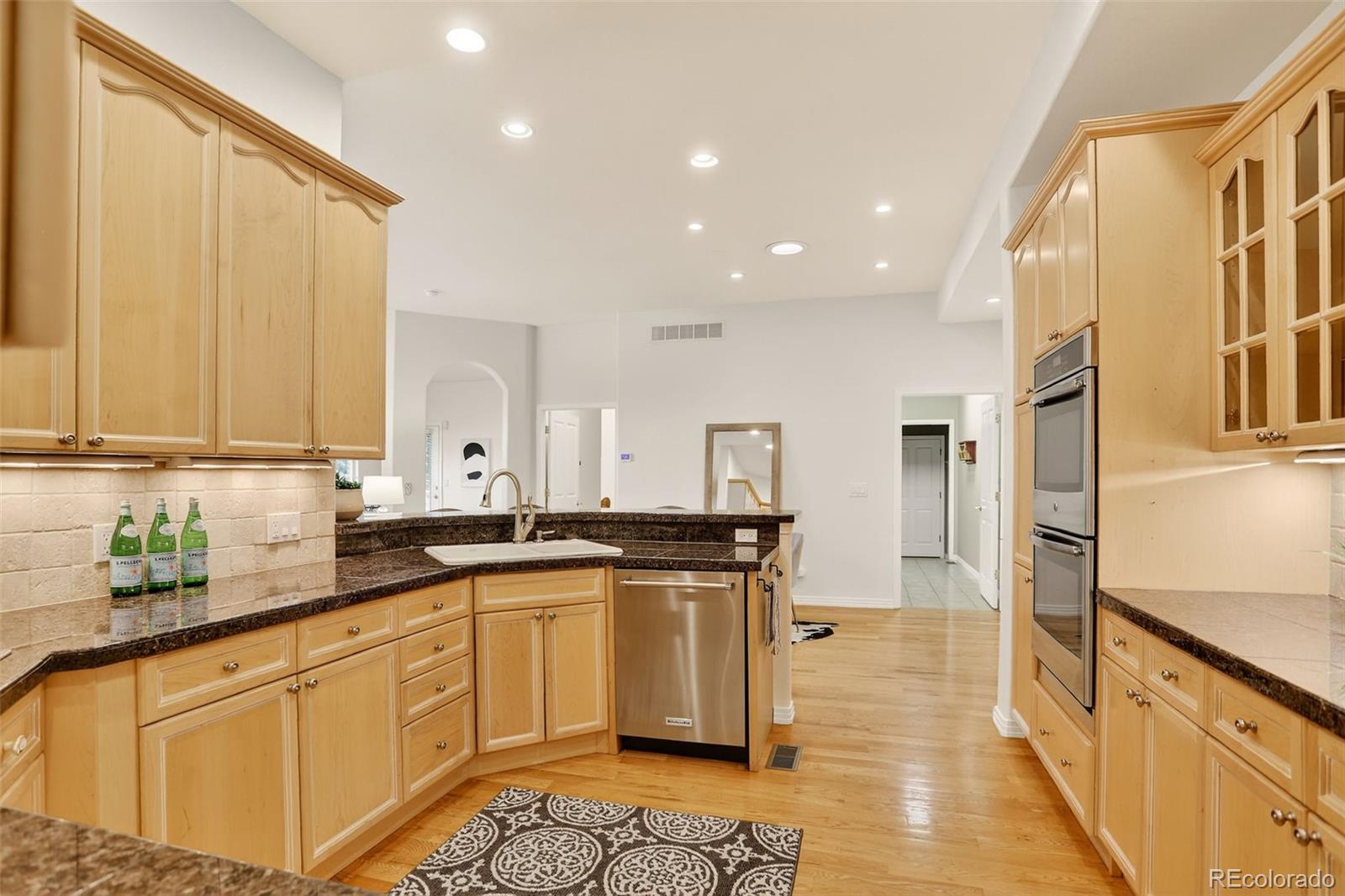 MLS Image #11 for 561  roslyn street,denver, Colorado
