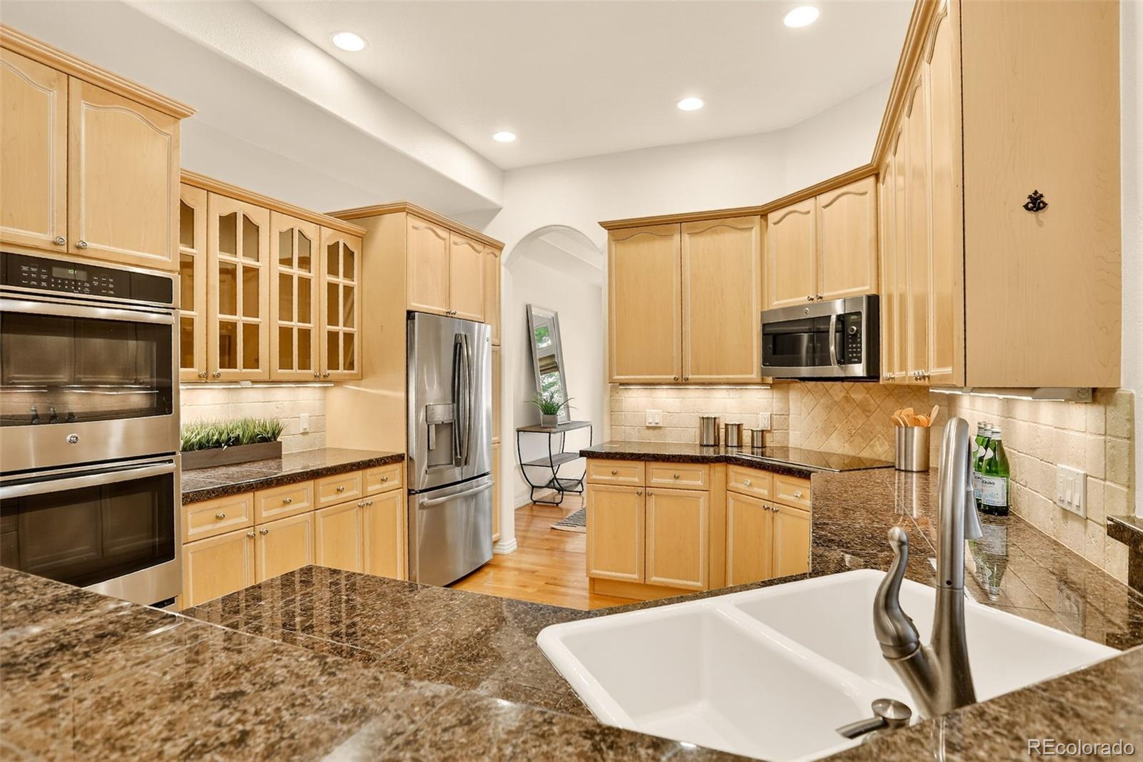 MLS Image #12 for 561  roslyn street,denver, Colorado
