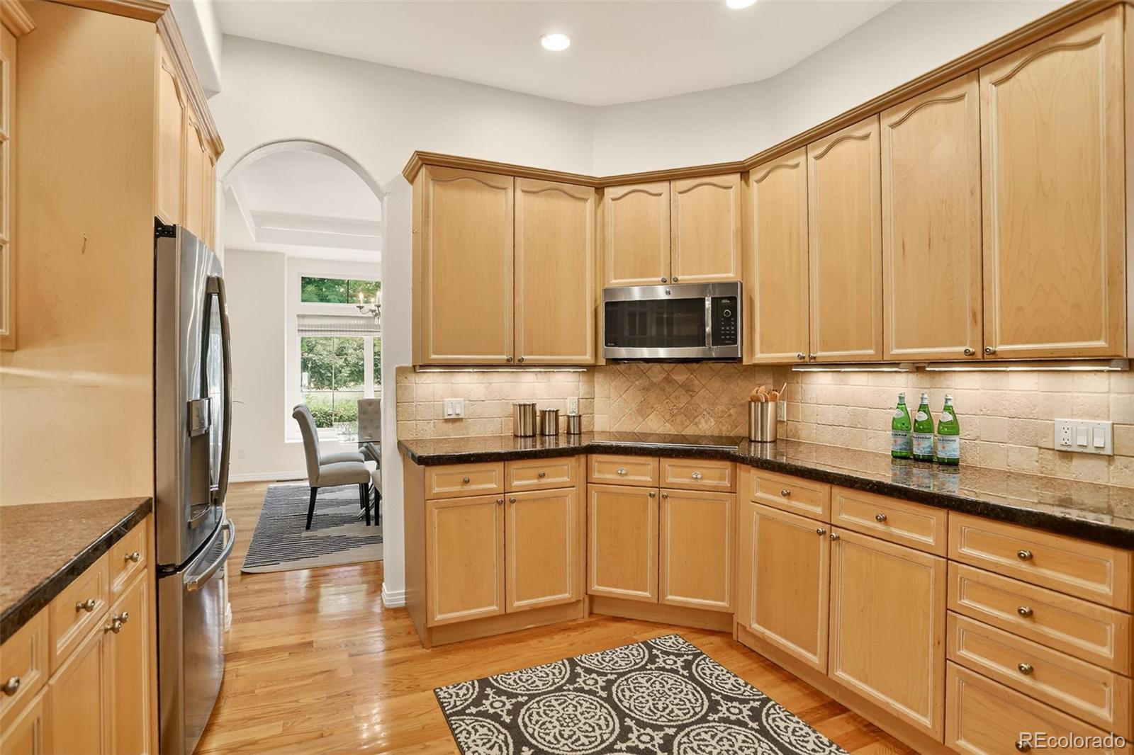 MLS Image #13 for 561  roslyn street,denver, Colorado