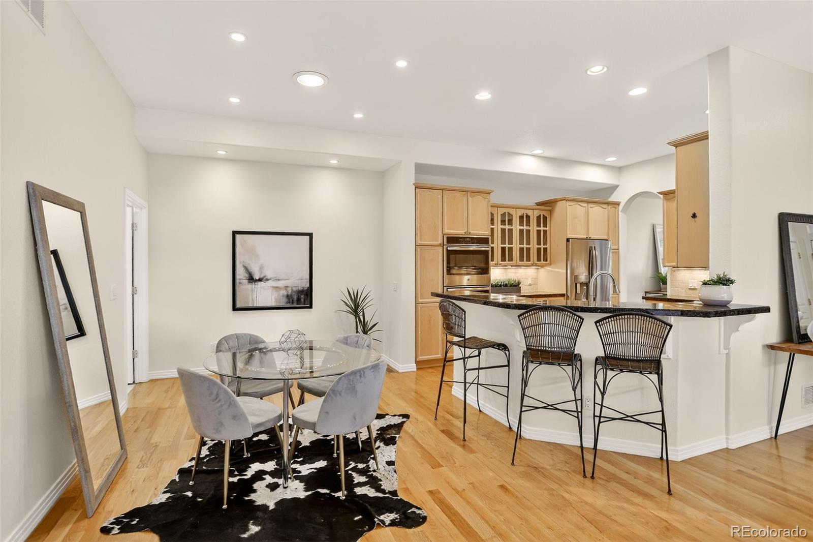 MLS Image #14 for 561  roslyn street,denver, Colorado