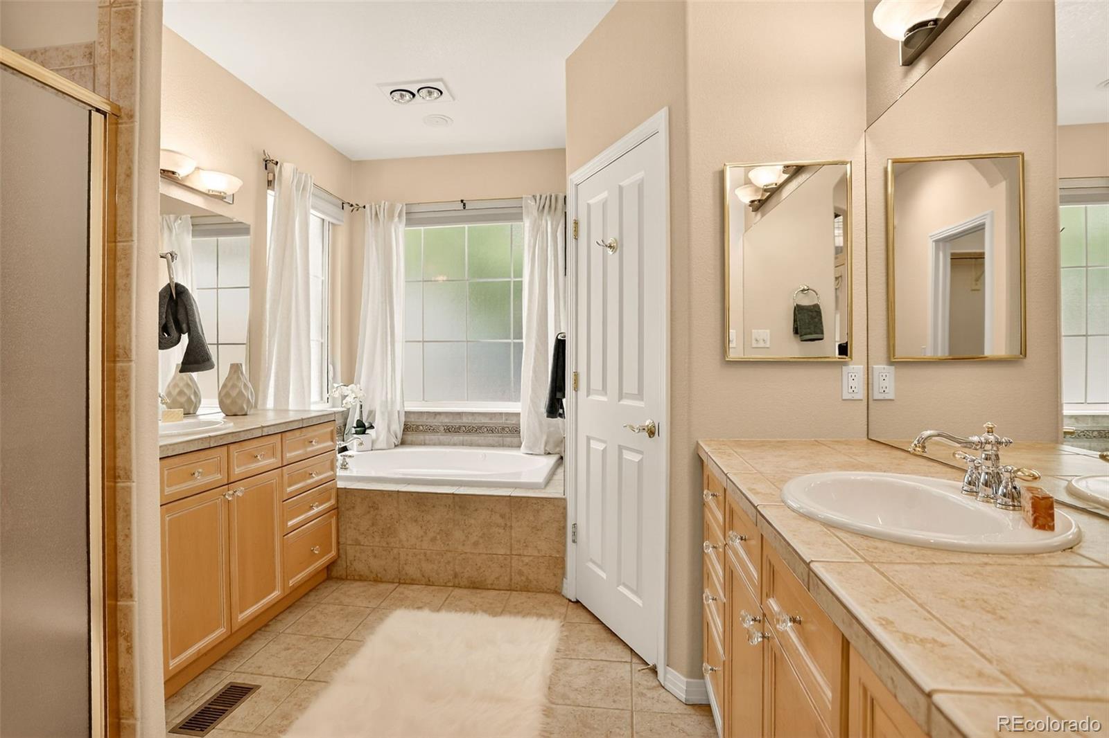 MLS Image #24 for 561  roslyn street,denver, Colorado