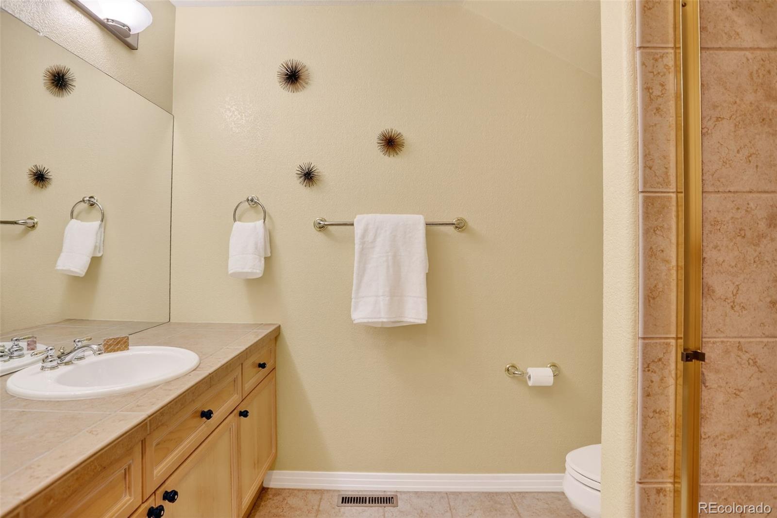 MLS Image #29 for 561  roslyn street,denver, Colorado