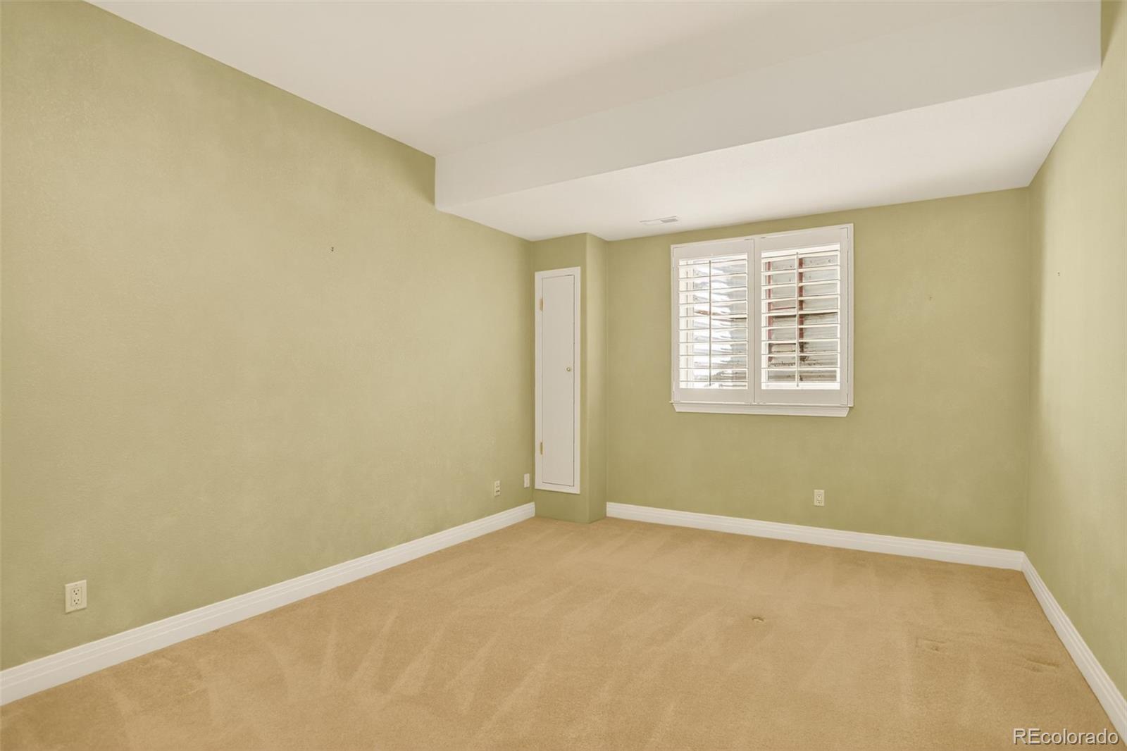 MLS Image #30 for 561  roslyn street,denver, Colorado