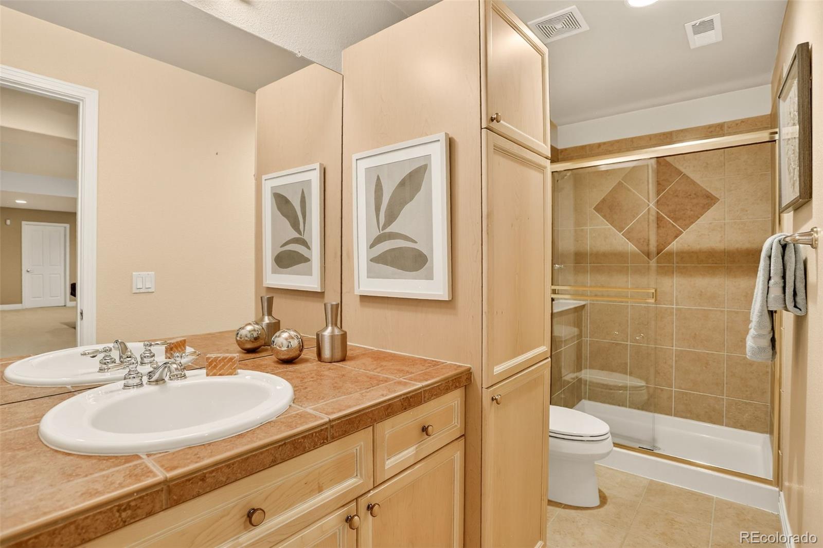 MLS Image #31 for 561  roslyn street,denver, Colorado