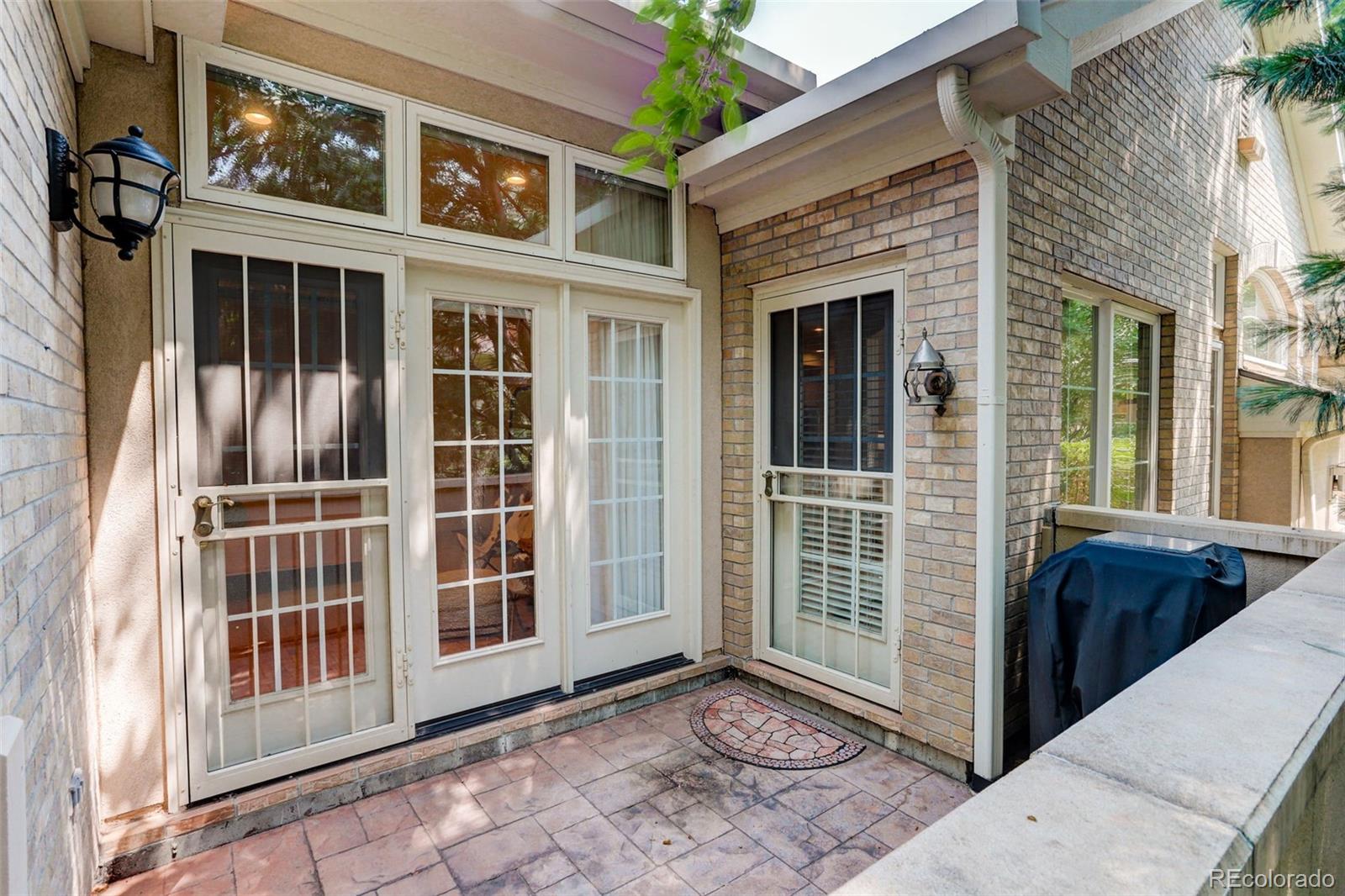 MLS Image #5 for 561  roslyn street,denver, Colorado