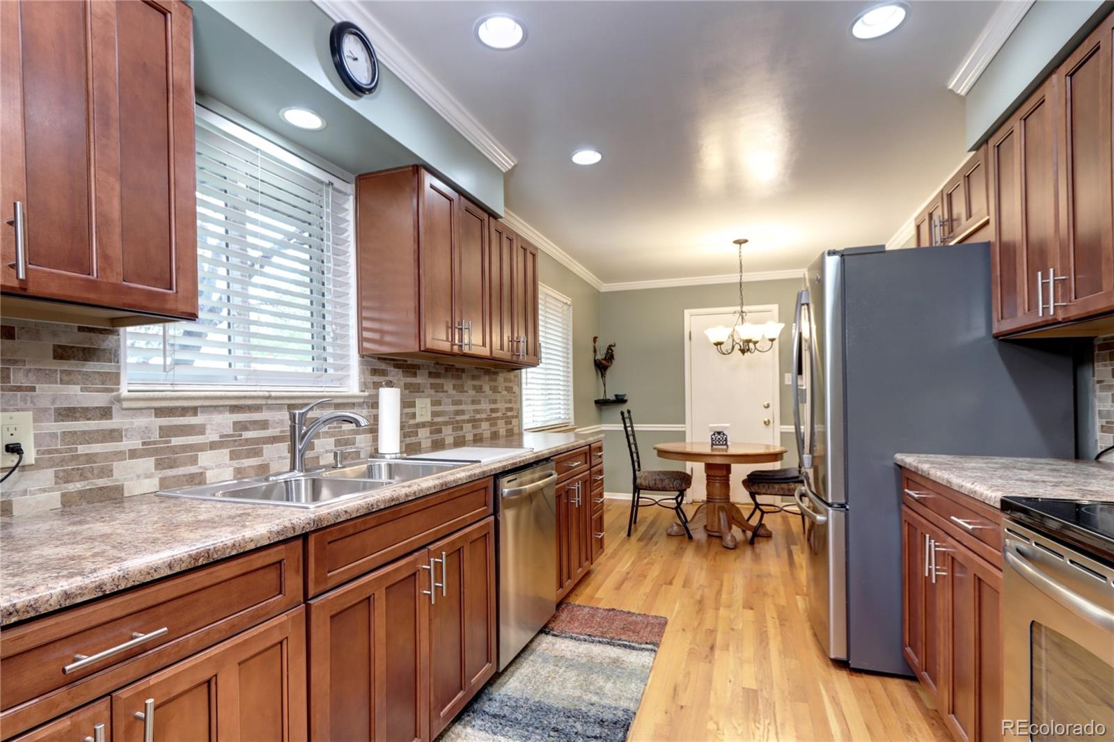 MLS Image #11 for 6365 s valleyview street,littleton, Colorado