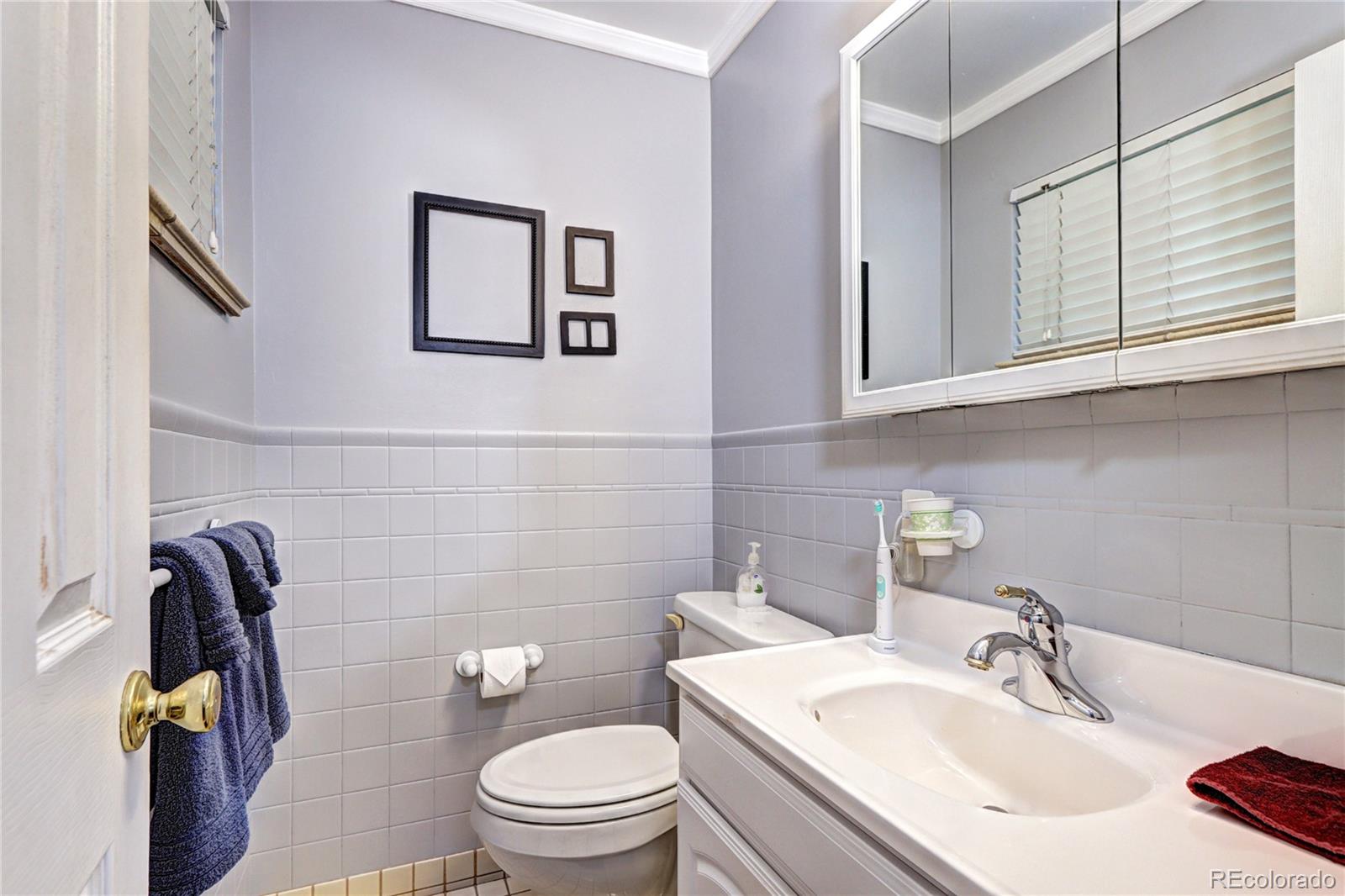 MLS Image #15 for 6365 s valleyview street,littleton, Colorado