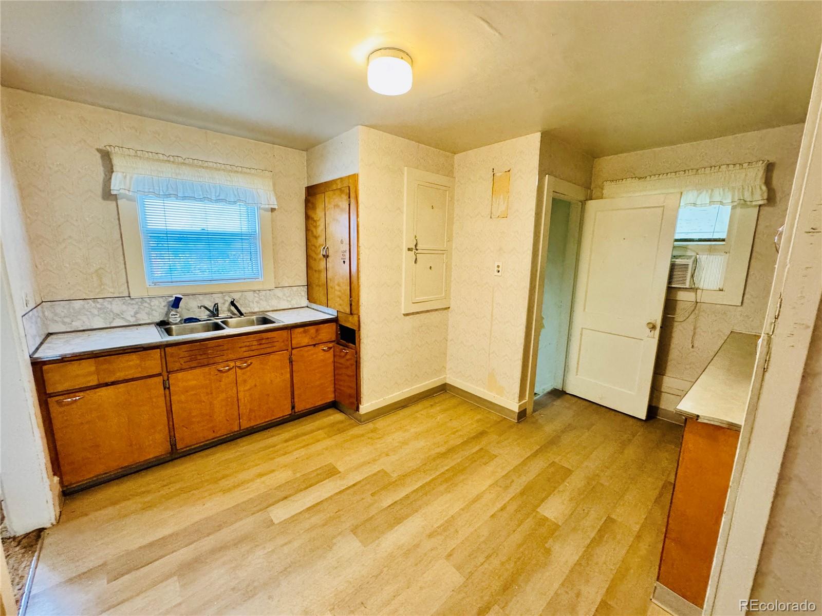MLS Image #6 for 767 s york street,denver, Colorado