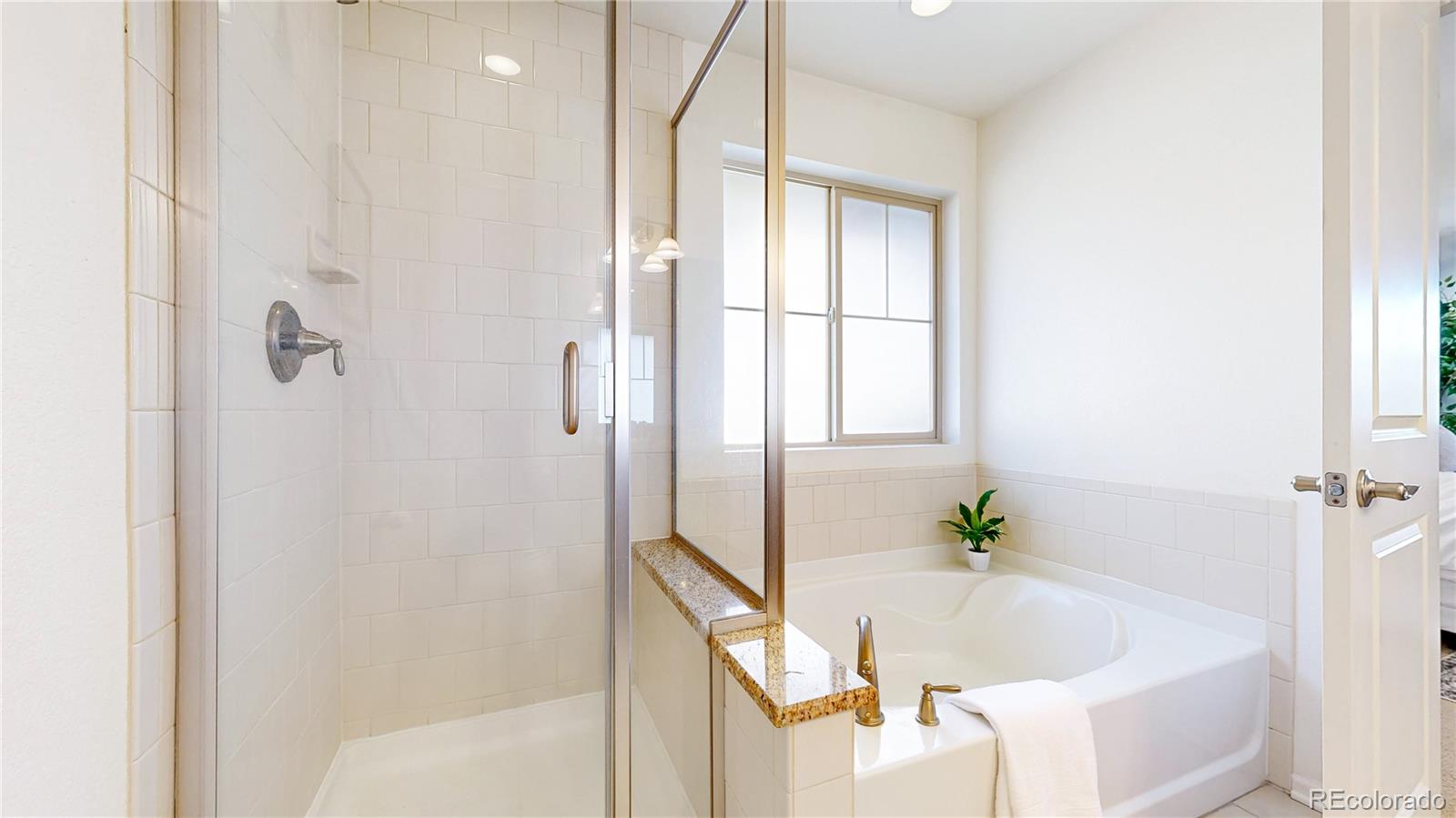 MLS Image #17 for 7932 e 49th place,denver, Colorado