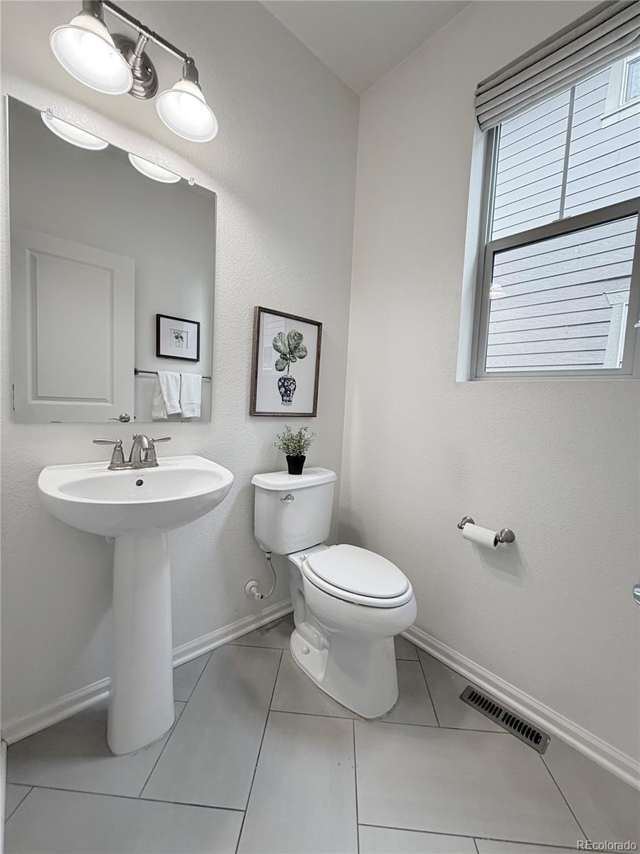 MLS Image #8 for 7932 e 49th place,denver, Colorado